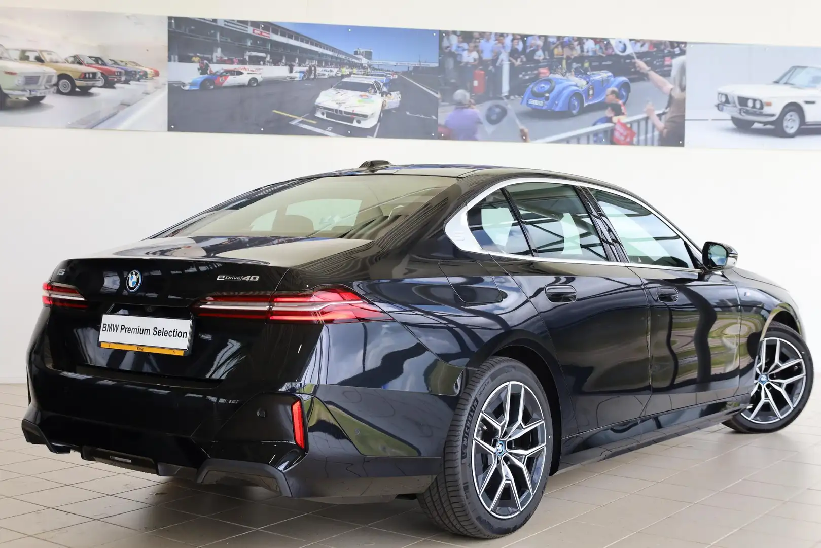 BMW i5 eDrive40 M Sportpakket | Comfortstoelen | Driving Noir - 2
