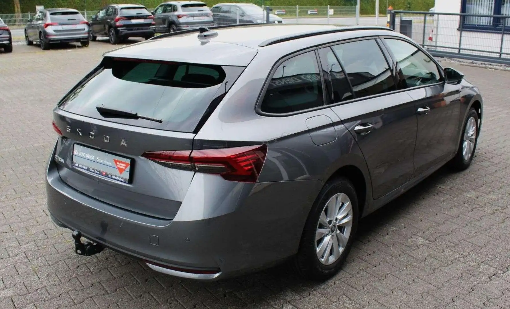 Skoda Octavia Combi 1.5 TSI, 110 kW Selection, 130 Jah Grau - 2
