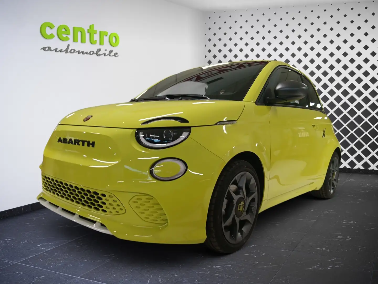 Abarth 500e HB 155 PS Grün - 2