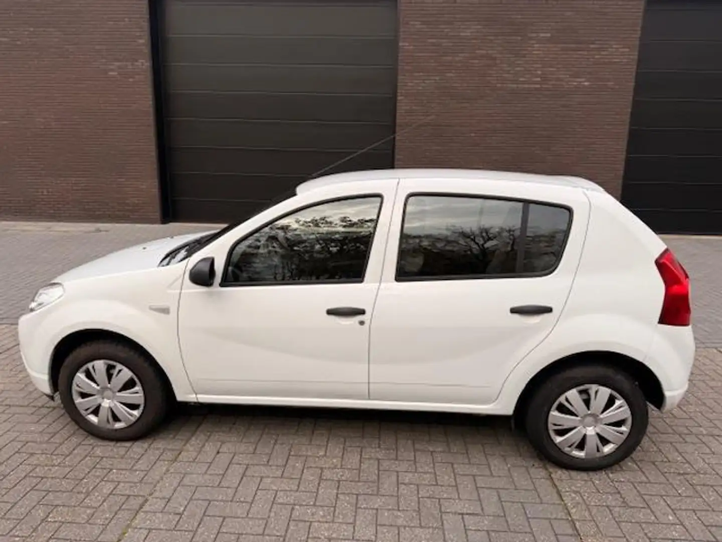 Dacia Sandero 1.2 | APK TOT 31-08-2026| Weiß - 2