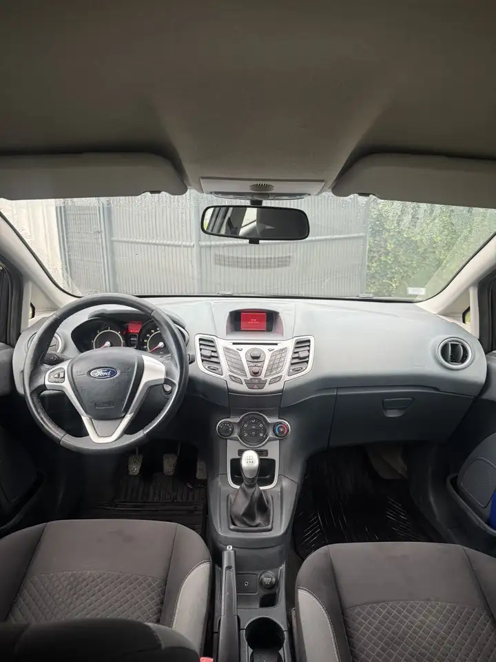 Ford Fiesta 3 portes — photo 6