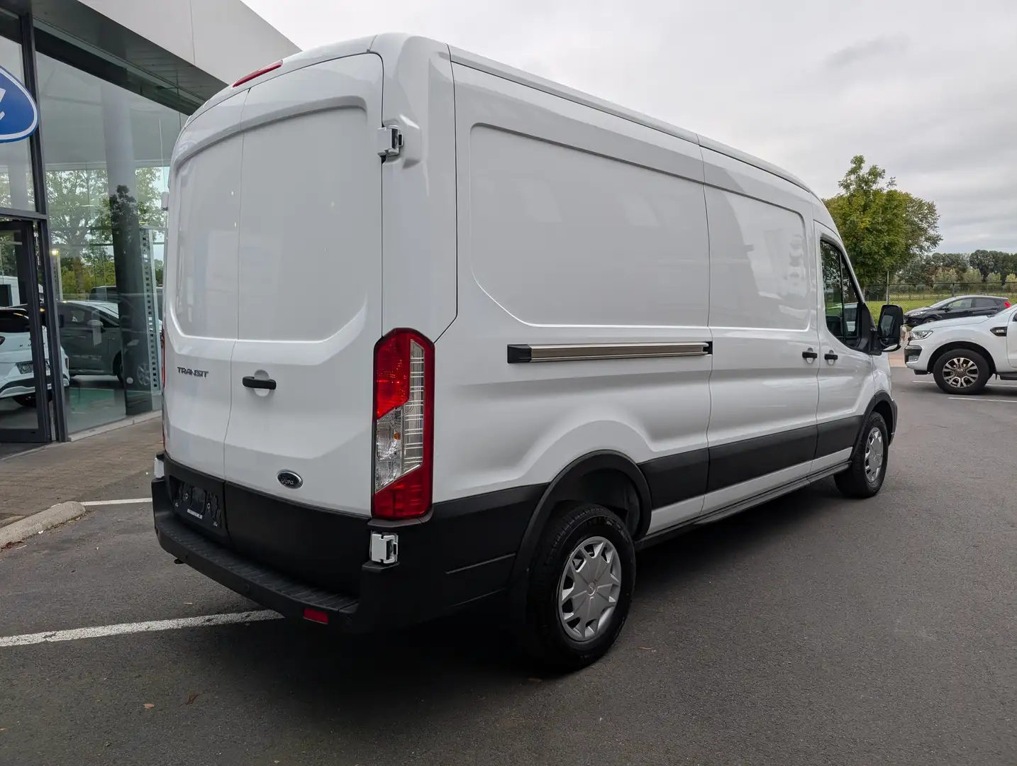Ford Transit 2T Trend 350L L3H2 2.0TDCi 170pk A6 automaat Blanco - 2