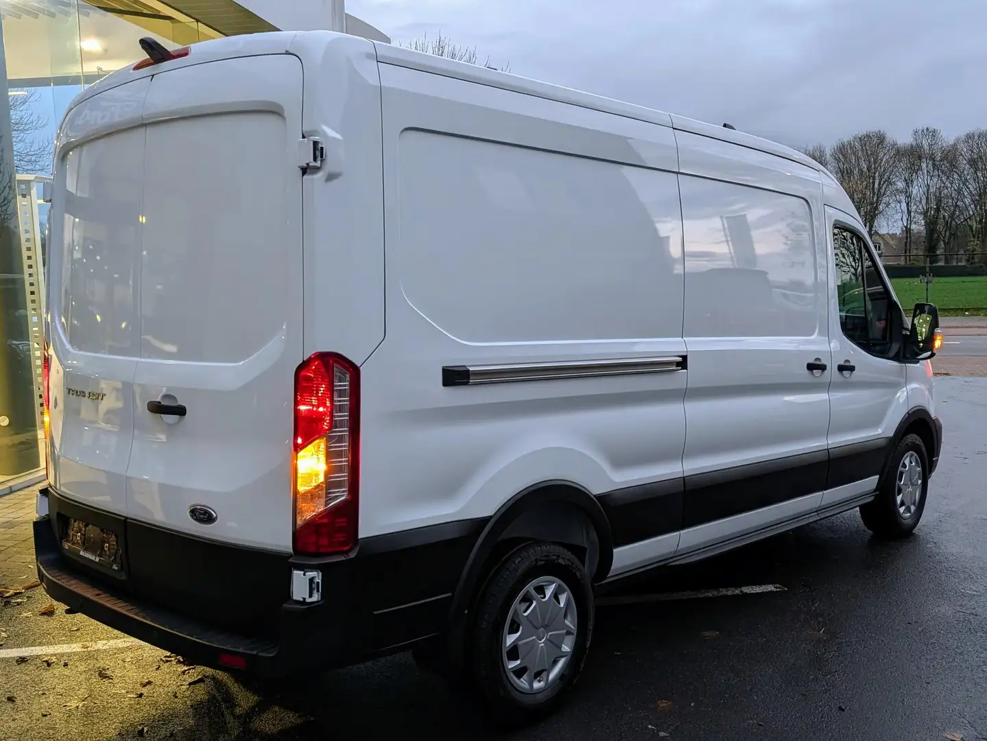 Ford Transit 2T Trend 350L L3H2 2.0TDCi 170pk A6 automaat Wit - 2