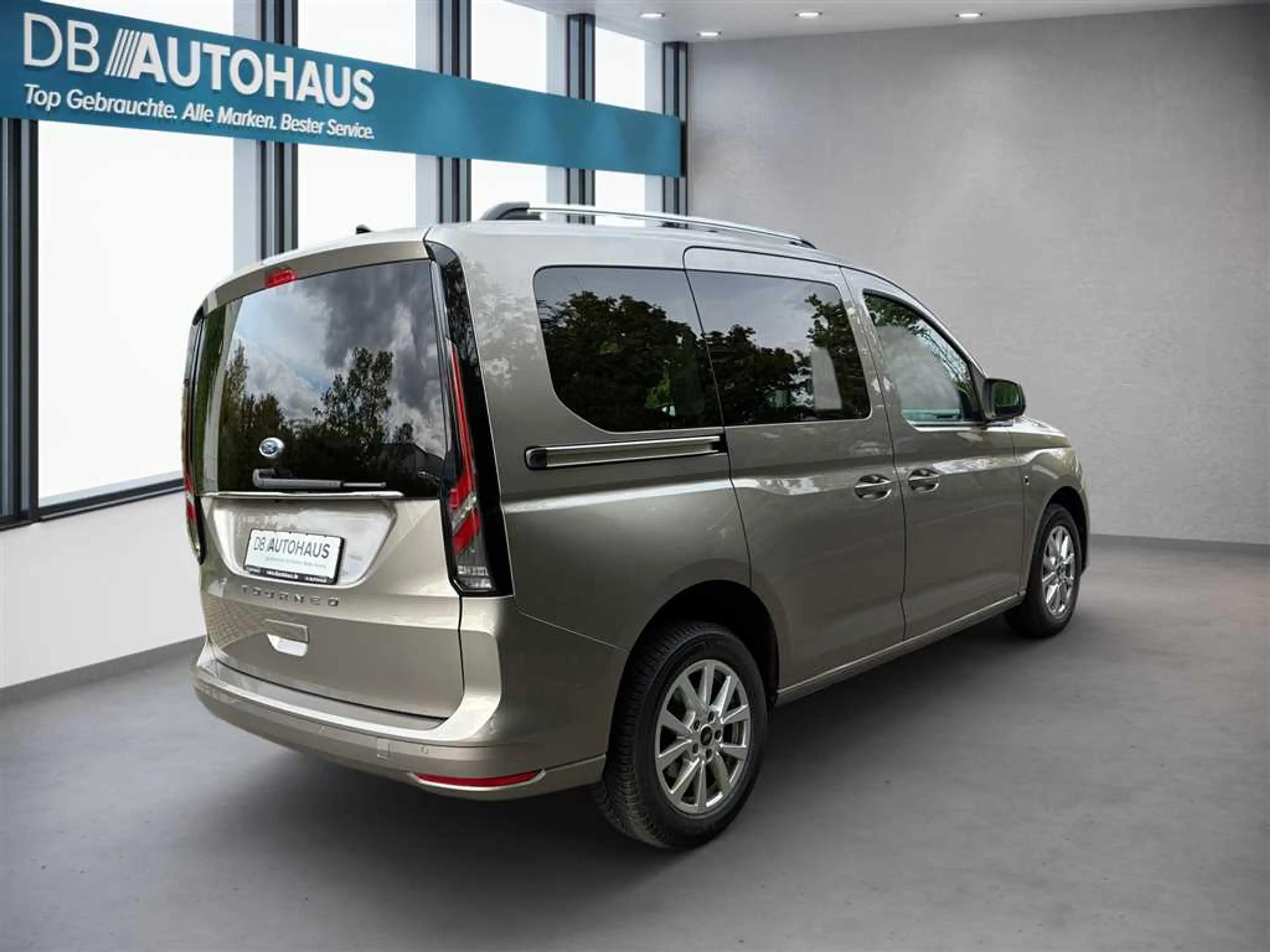 Ford Tourneo Connect Kombi Titanium 2.0 EcoBlue — photo 4