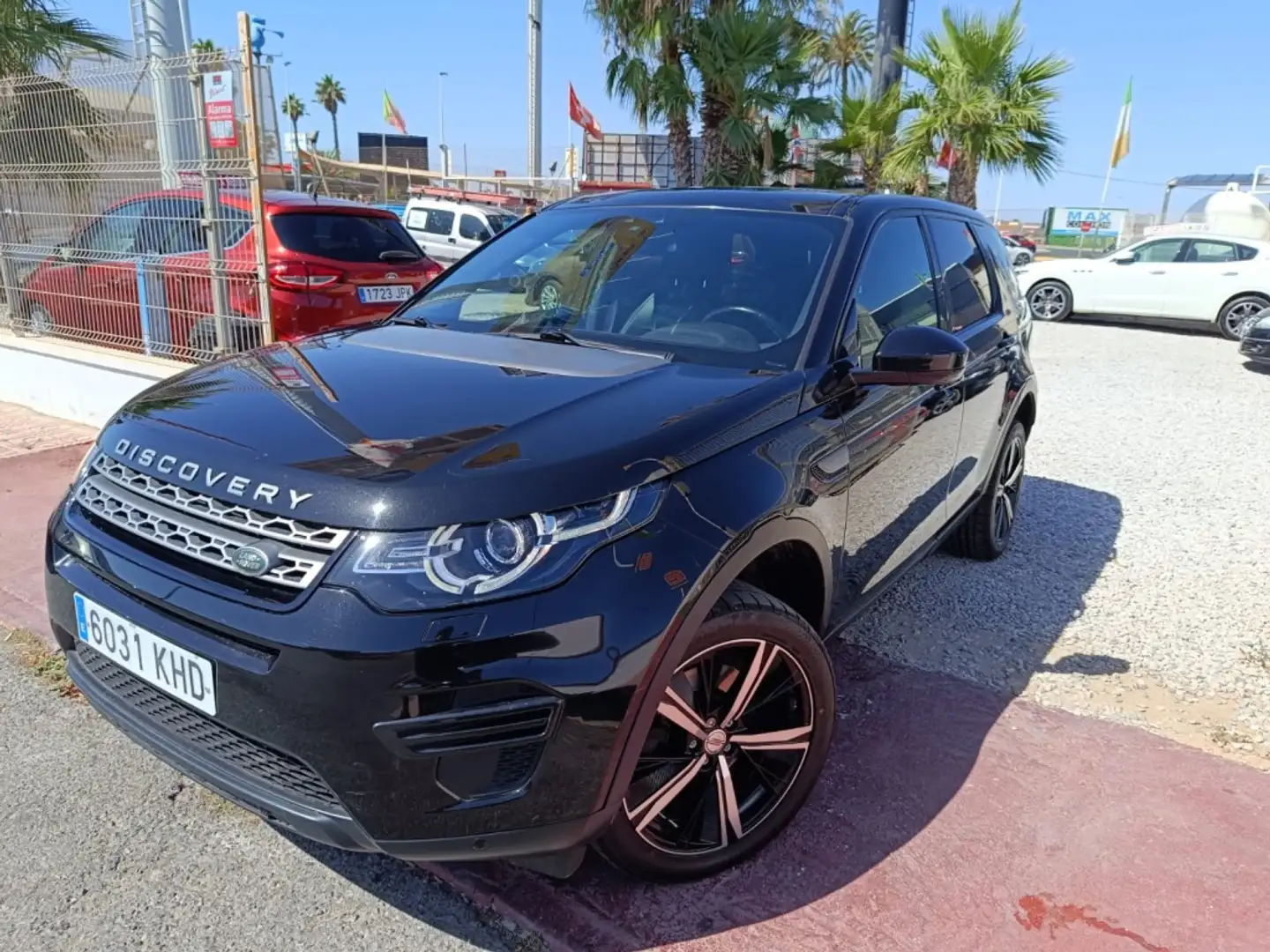 Land Rover Discovery Sport 2.0eD4 Pure 4x2 150 crna - 1