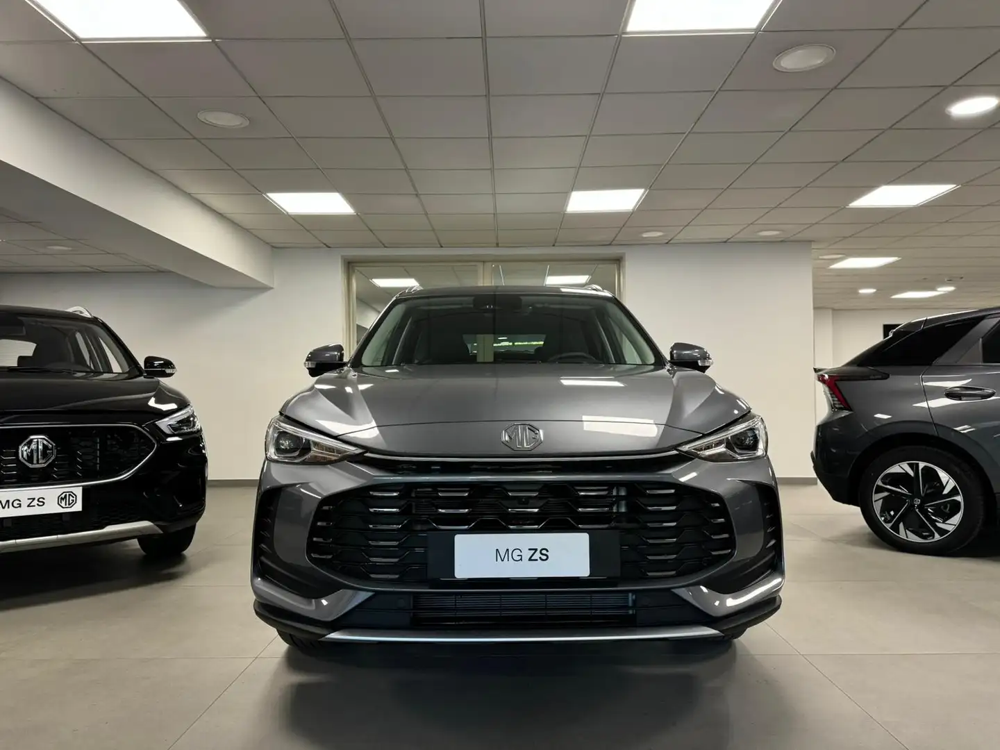 MG ZS Hybrid+ STD SILVER Grau - 2