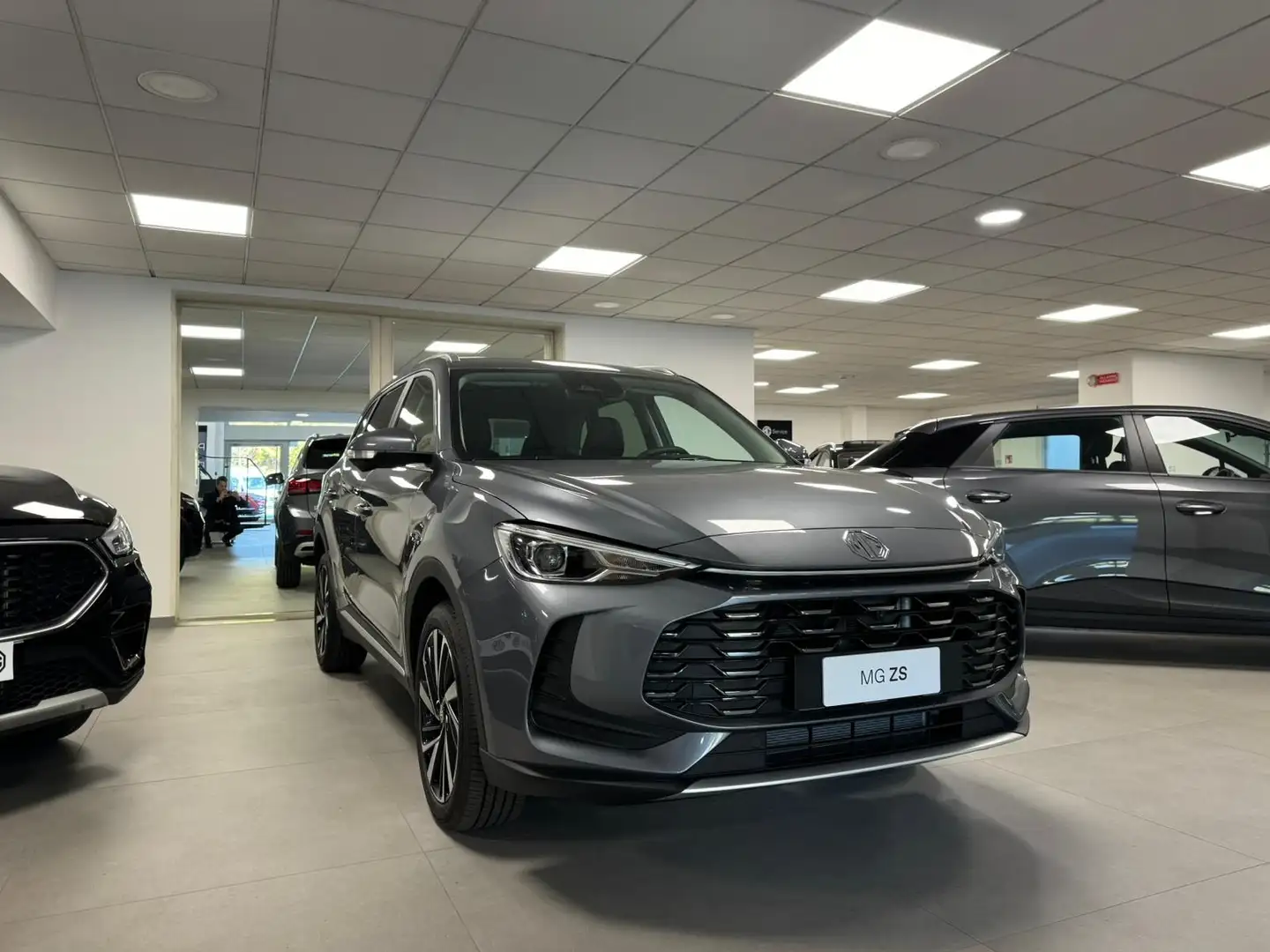 MG ZS Hybrid+ STD SILVER Grau - 1