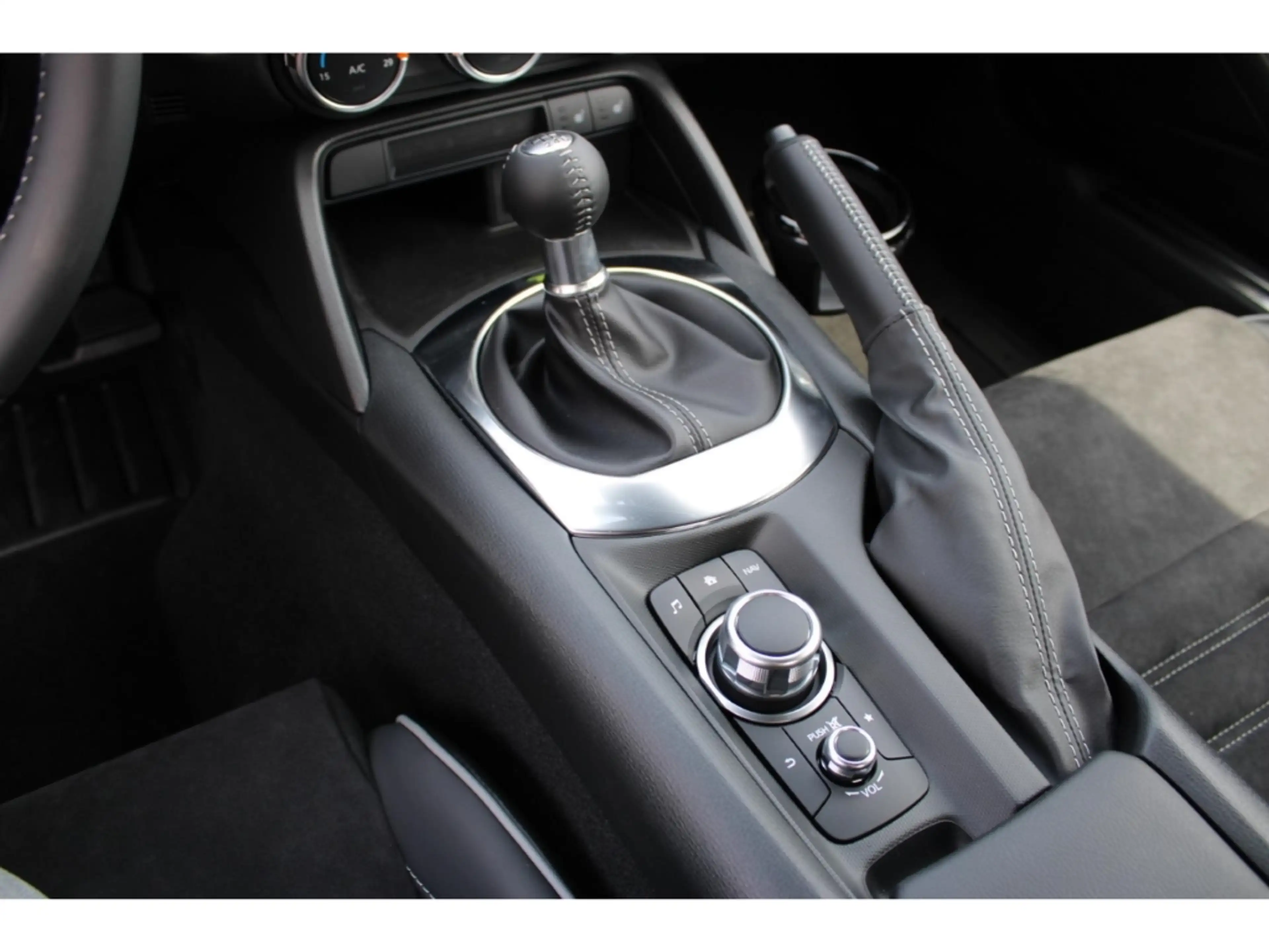 Mazda MX-5 SKYACTIV-G Exclusive+LEDER+GJ-RÄDER !! — photo 12