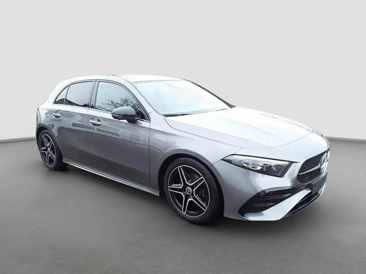 Mercedes-Benz A 250 4M AMG/PANO/KAMERA/NAVI/LED Grau - 2