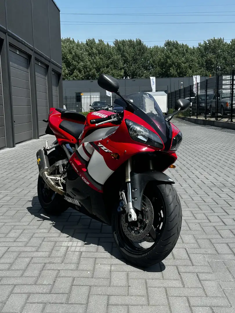 Yamaha YZF-R1 Červená - 2