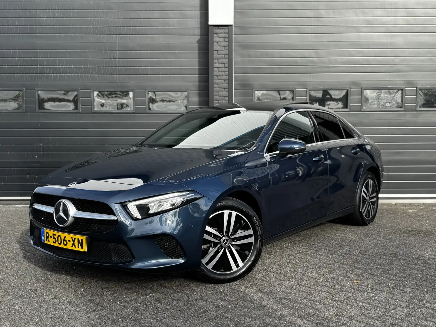 Mercedes-Benz A 250 e Luxury Line 218PK | Pano | Navi | Camera | Stoel Blauw - 1