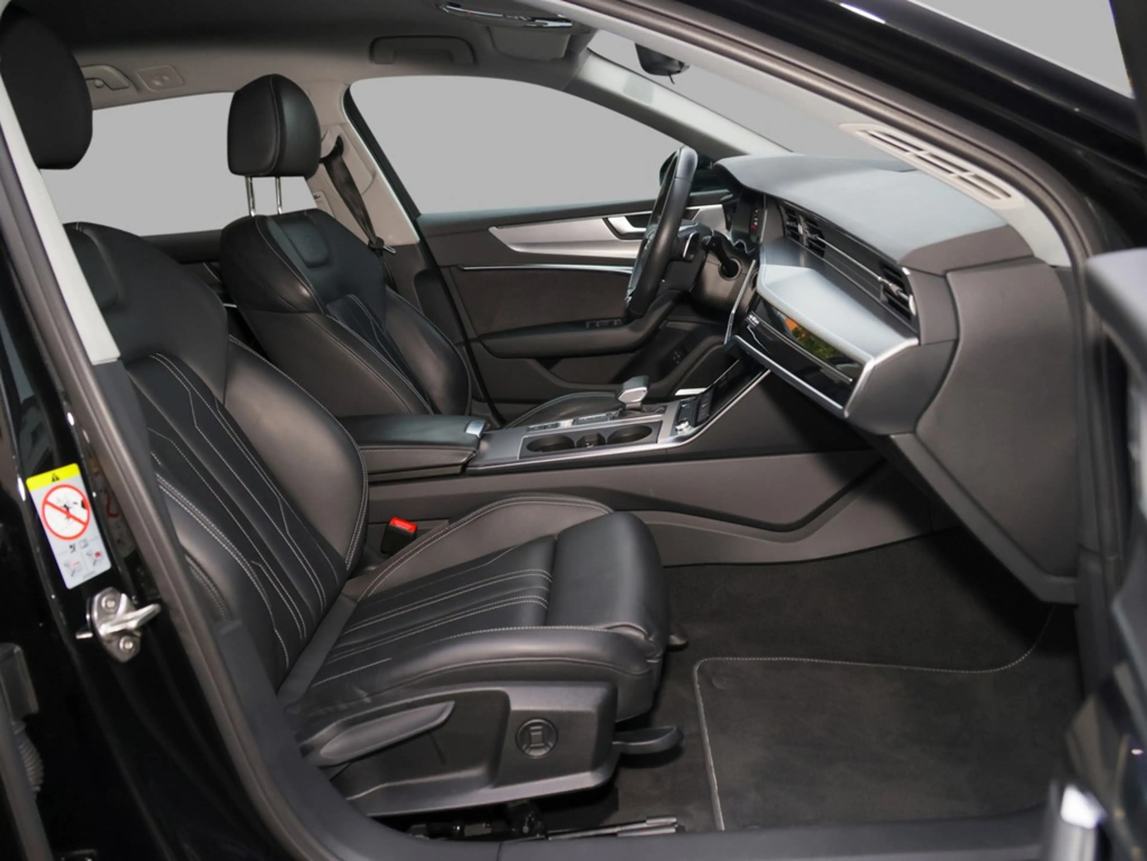 Audi A6 Avant 55 TFSI e S line quattro S tronic — photo 11