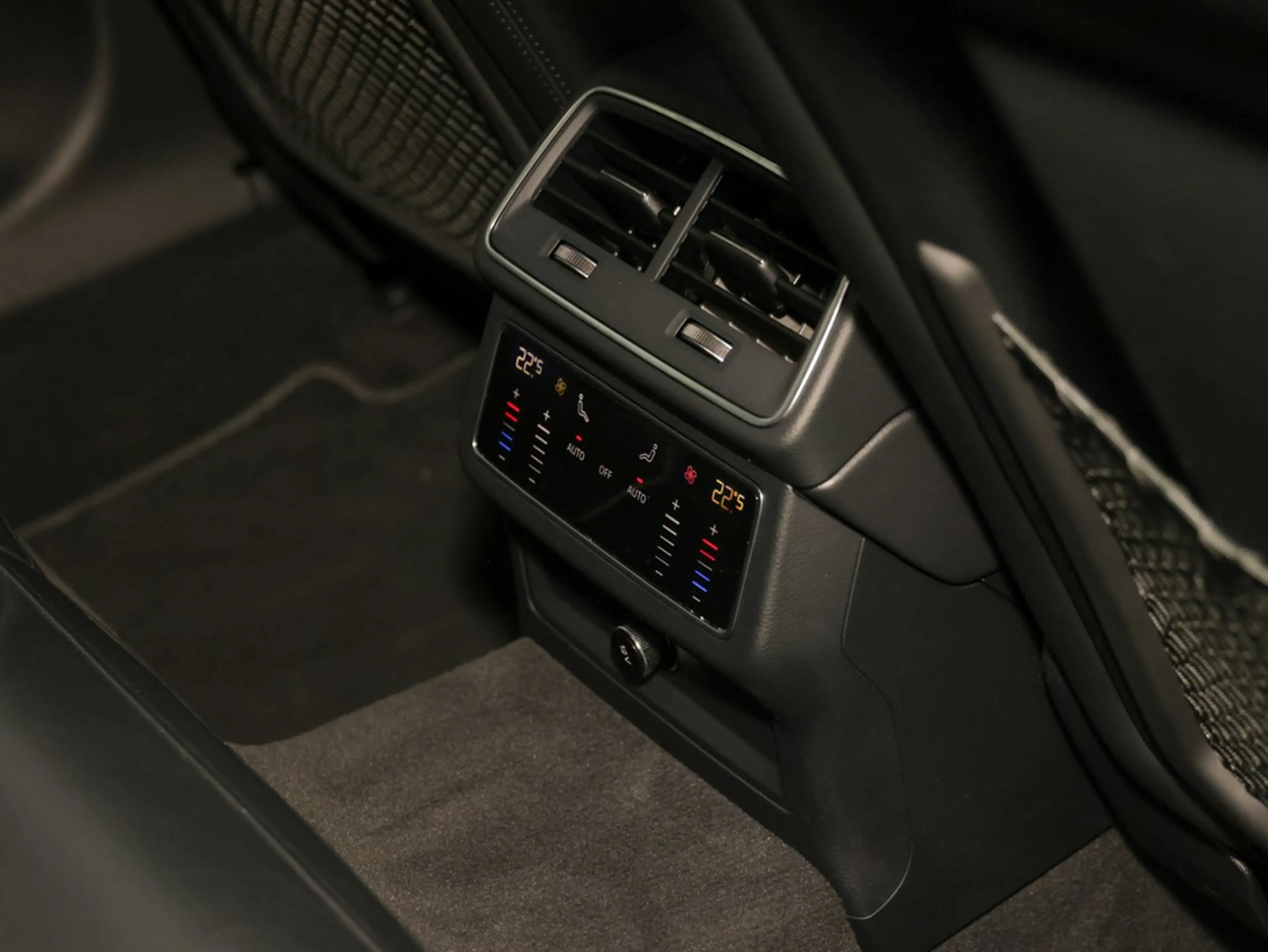 Audi A6 Avant 55 TFSI e S line quattro S tronic — photo 13