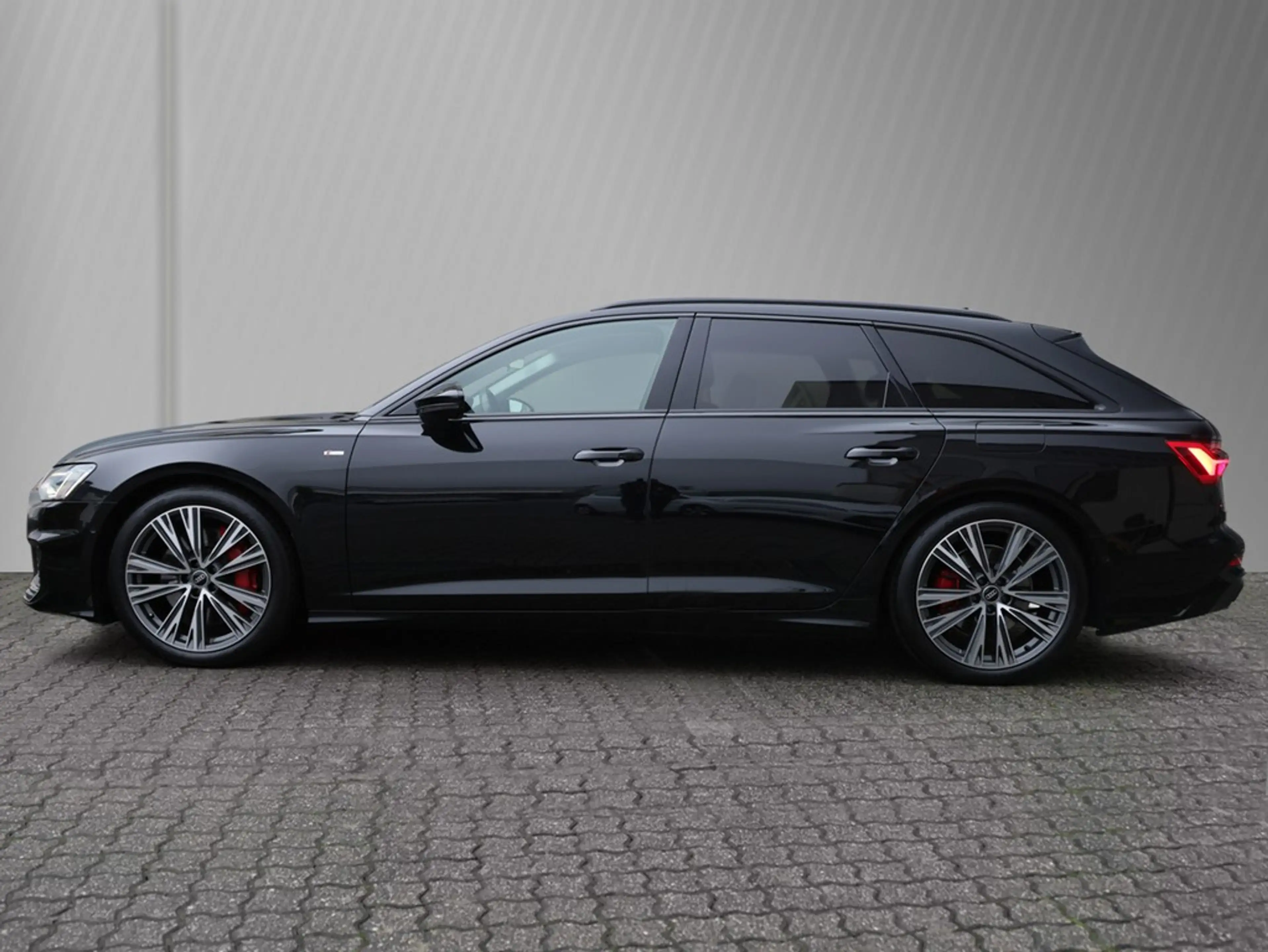 Audi A6 Avant 55 TFSI e S line quattro S tronic — photo 3