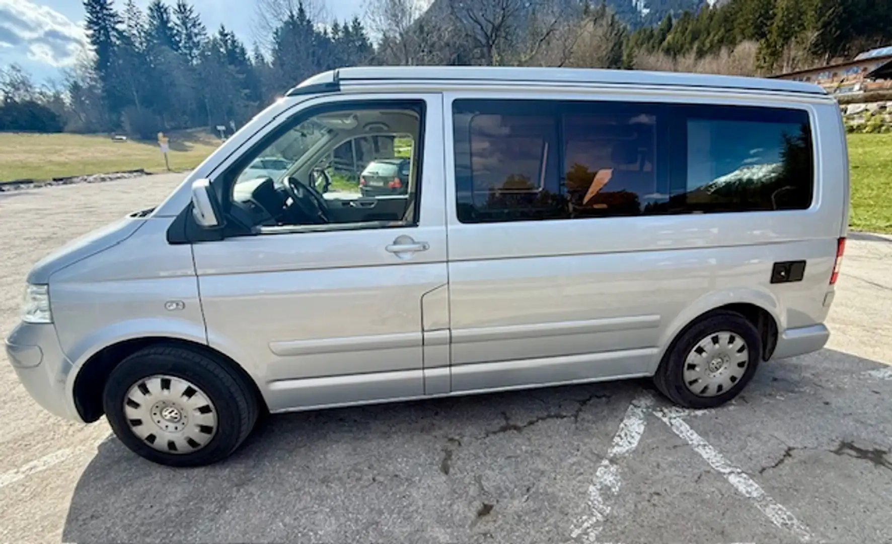 Volkswagen T5 California 2,5TDI, 4Motion, Comfortline Grau - 2