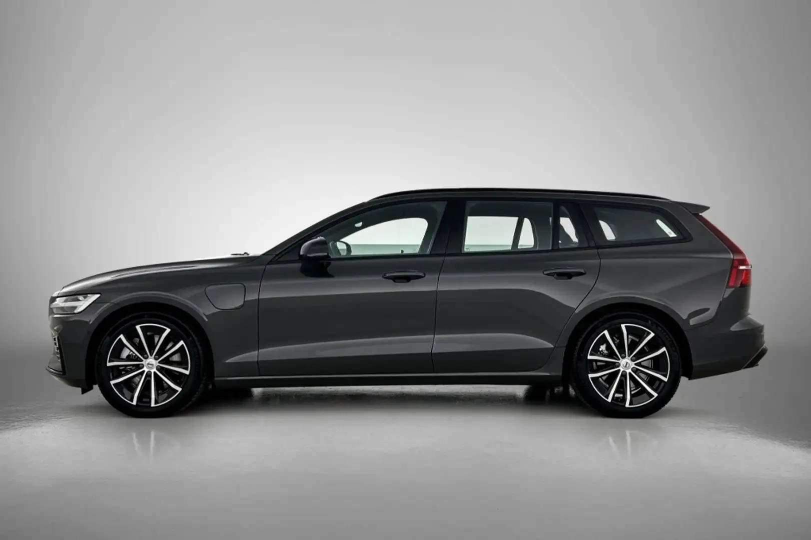 Volvo V60 2.0 T6 Plus Dark | Trekhaak | Sport Leder | 360* | Grijs - 2