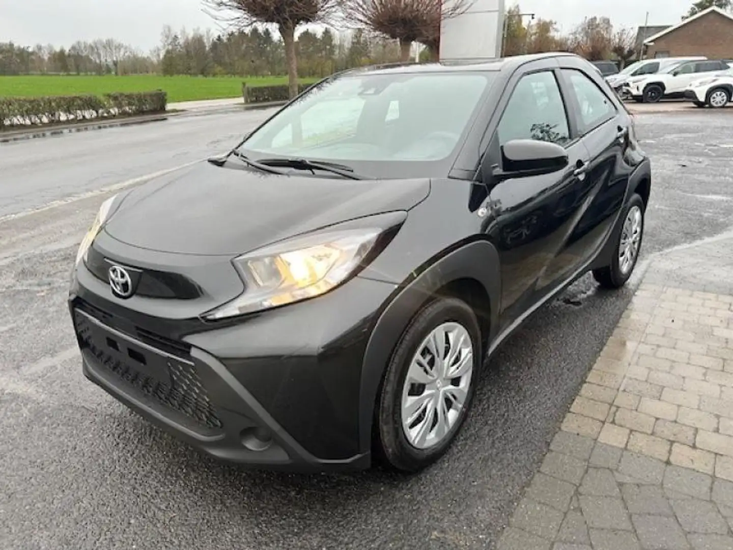 Toyota Aygo X Play & Comfort Pack AygoX Xplay & Comfort pack CVT Zwart - 2
