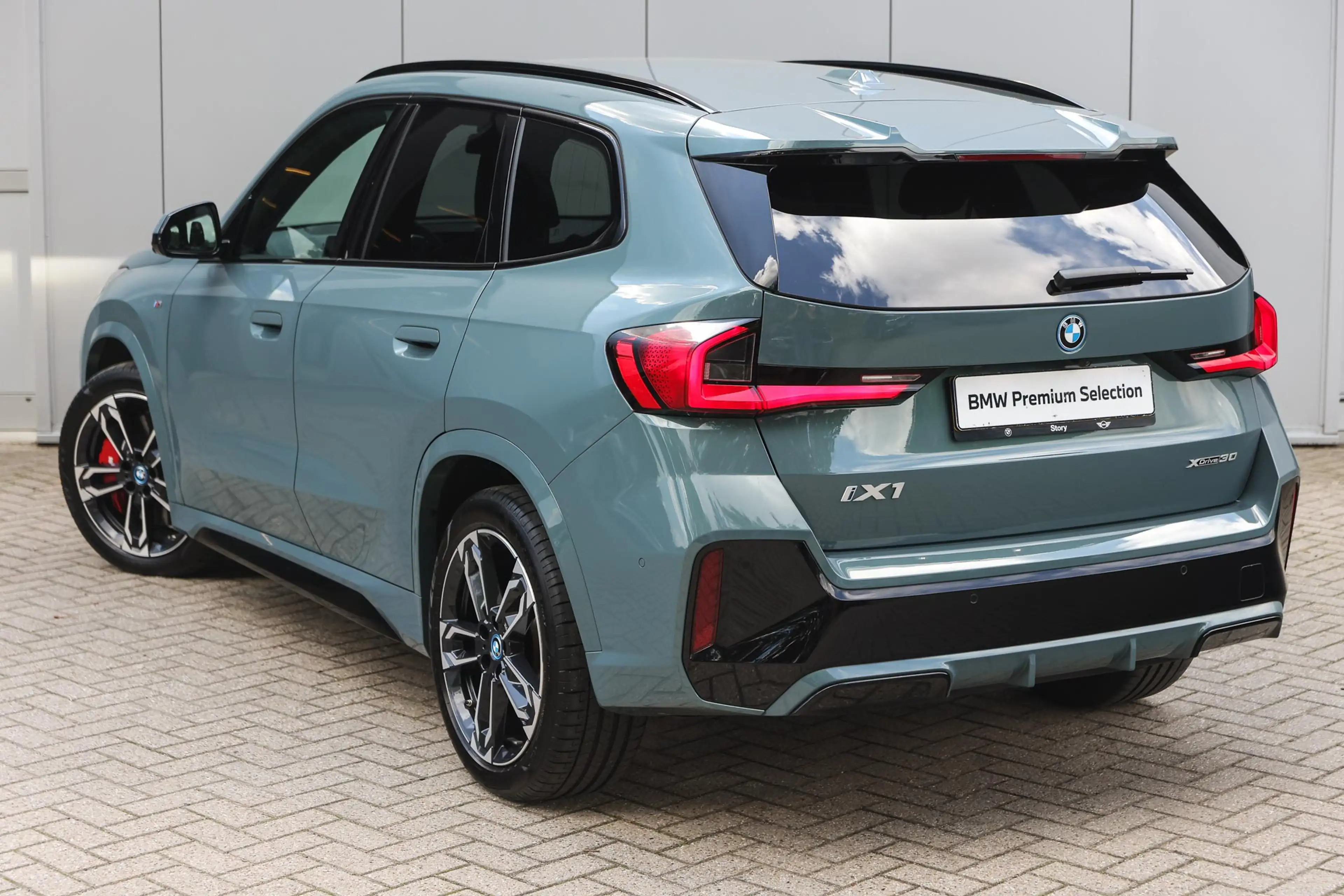 BMW iX1 xDrive30 M Sport / Sportstoelen / Comfort Access / — photo 2