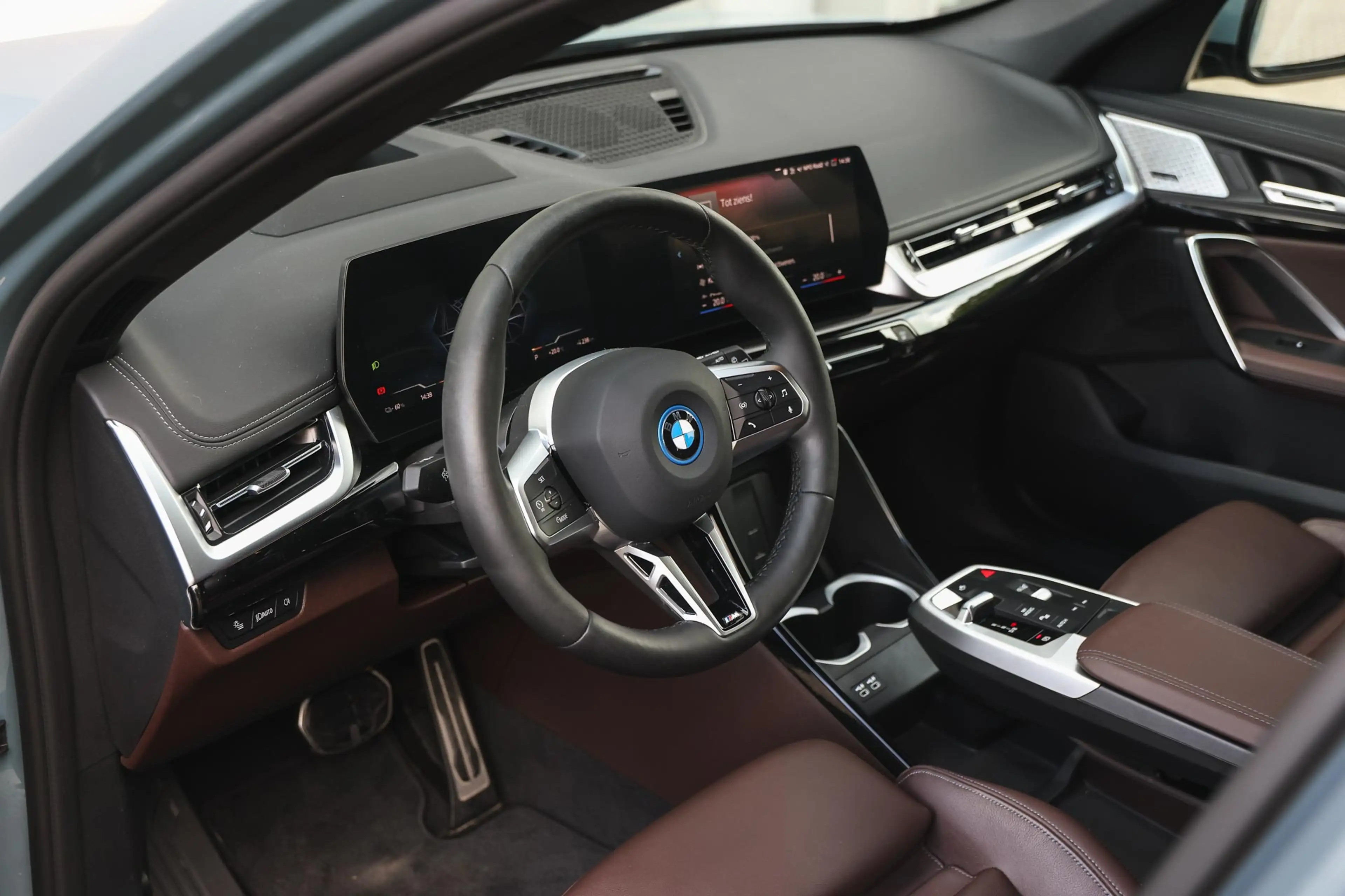 BMW iX1 xDrive30 M Sport / Sportstoelen / Comfort Access / — photo 9
