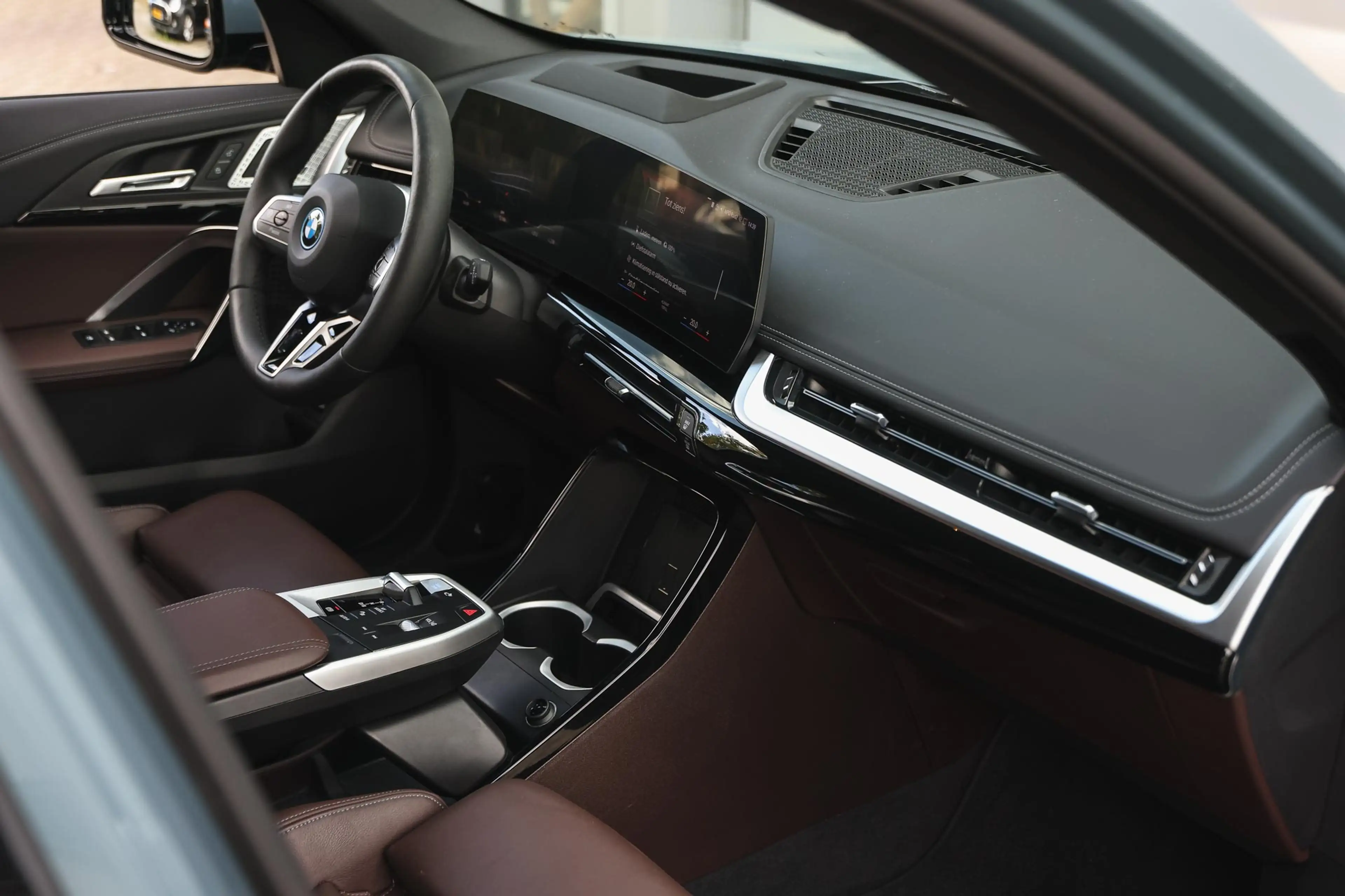 BMW iX1 xDrive30 M Sport / Sportstoelen / Comfort Access / — photo 10