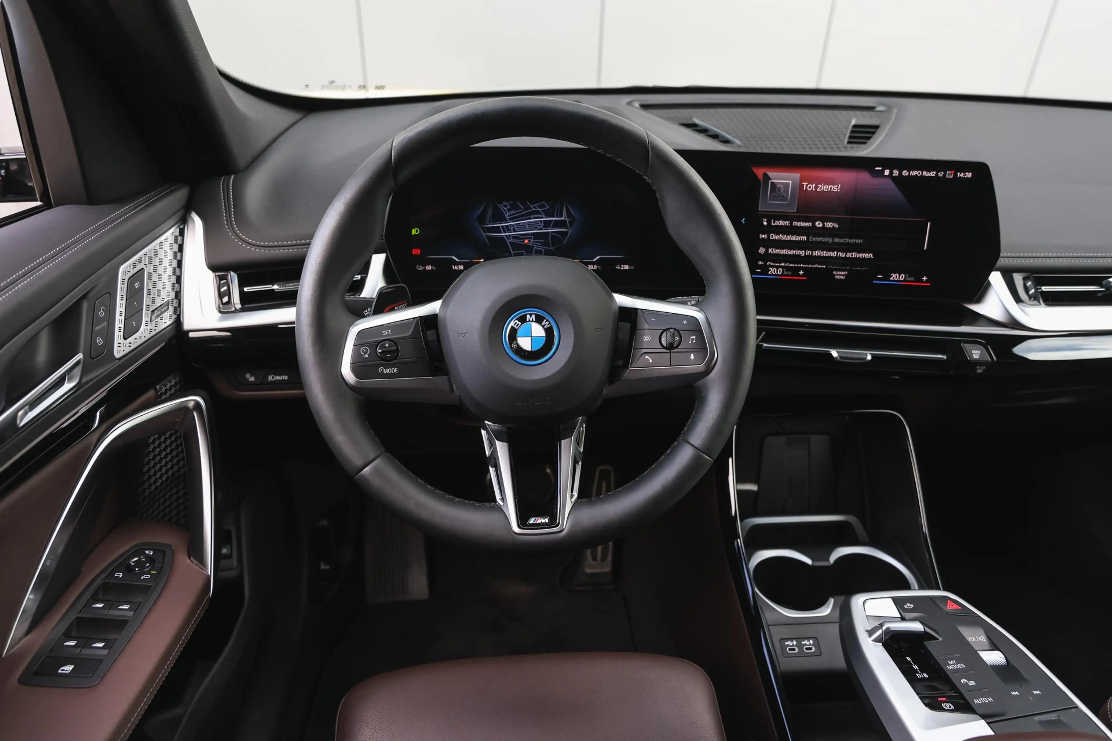 BMW iX1 xDrive30 M Sport / Sportstoelen / Comfort Access / — photo 3