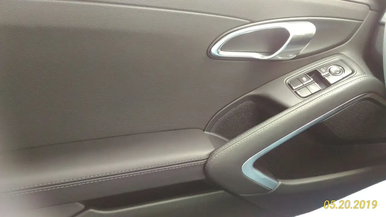 Porsche 718 Cayman снимка Porsche 718 Cayman