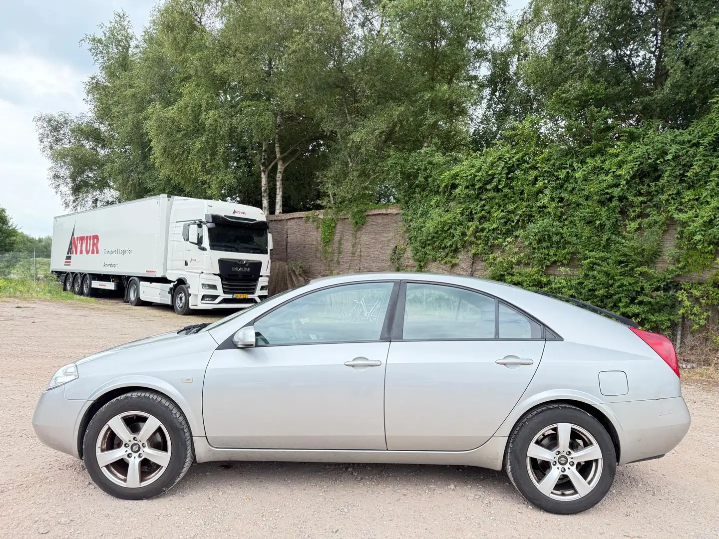 Nissan Primera 1.8 Selection Grijs - 2