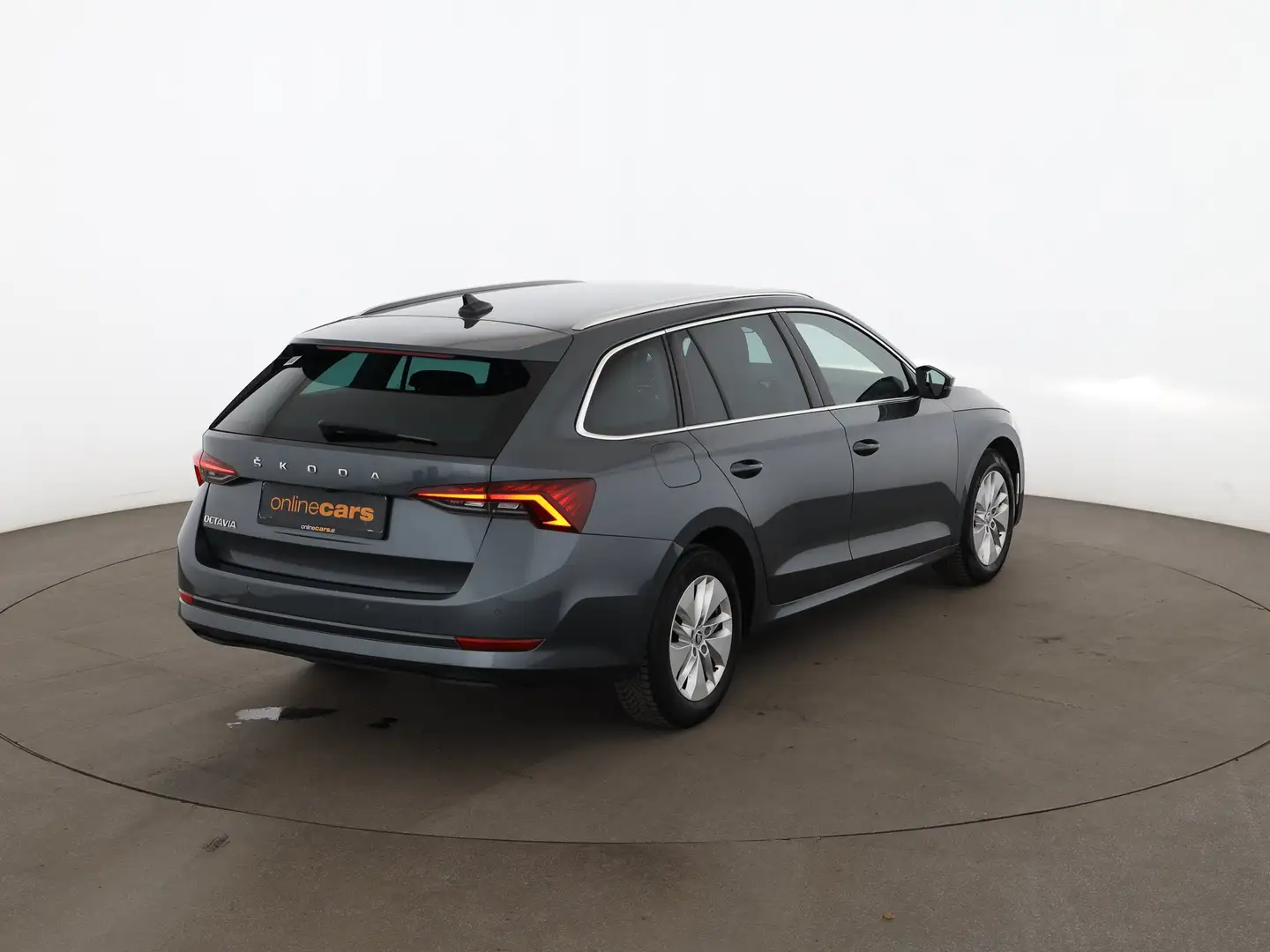 Skoda Octavia Combi 2.0 TDI Ambition LED NAVI SITZHZG Grau - 2