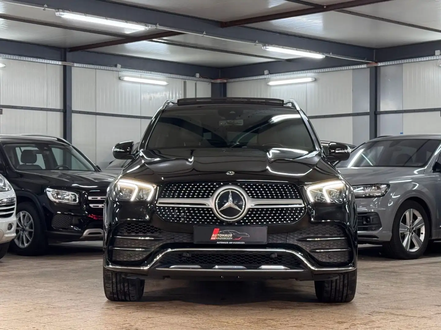 Mercedes-Benz GLE 400 d 4M AMG LINE*7SITZ*PANO*MBUX*AHK*2.HAND Schwarz - 2