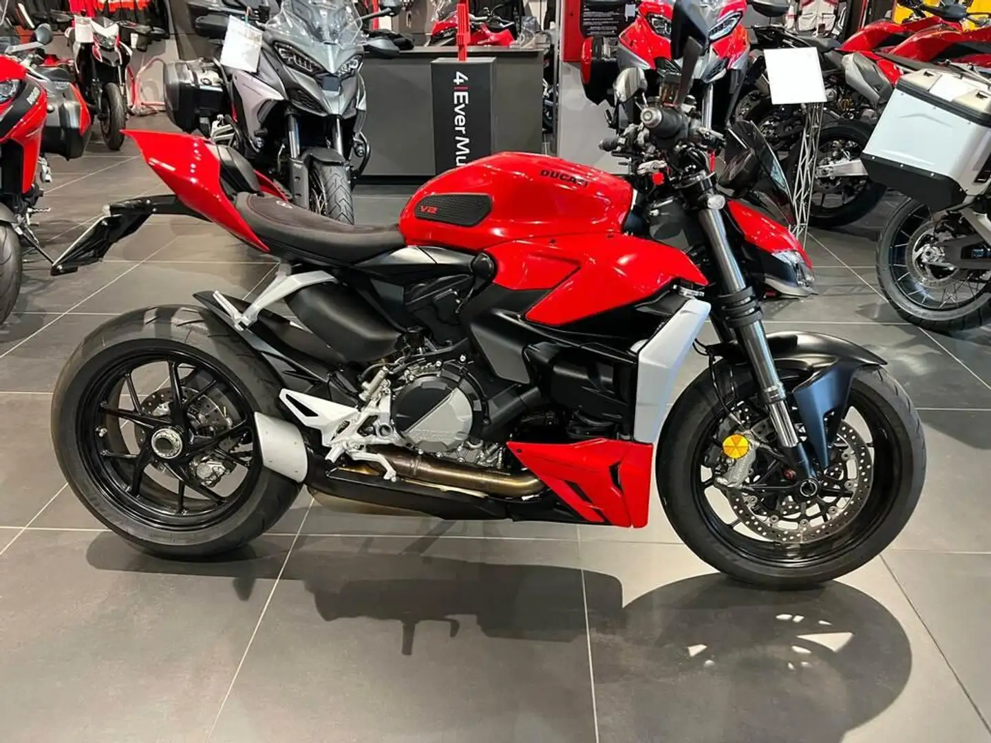 Ducati Streetfighter V2 Red - 1