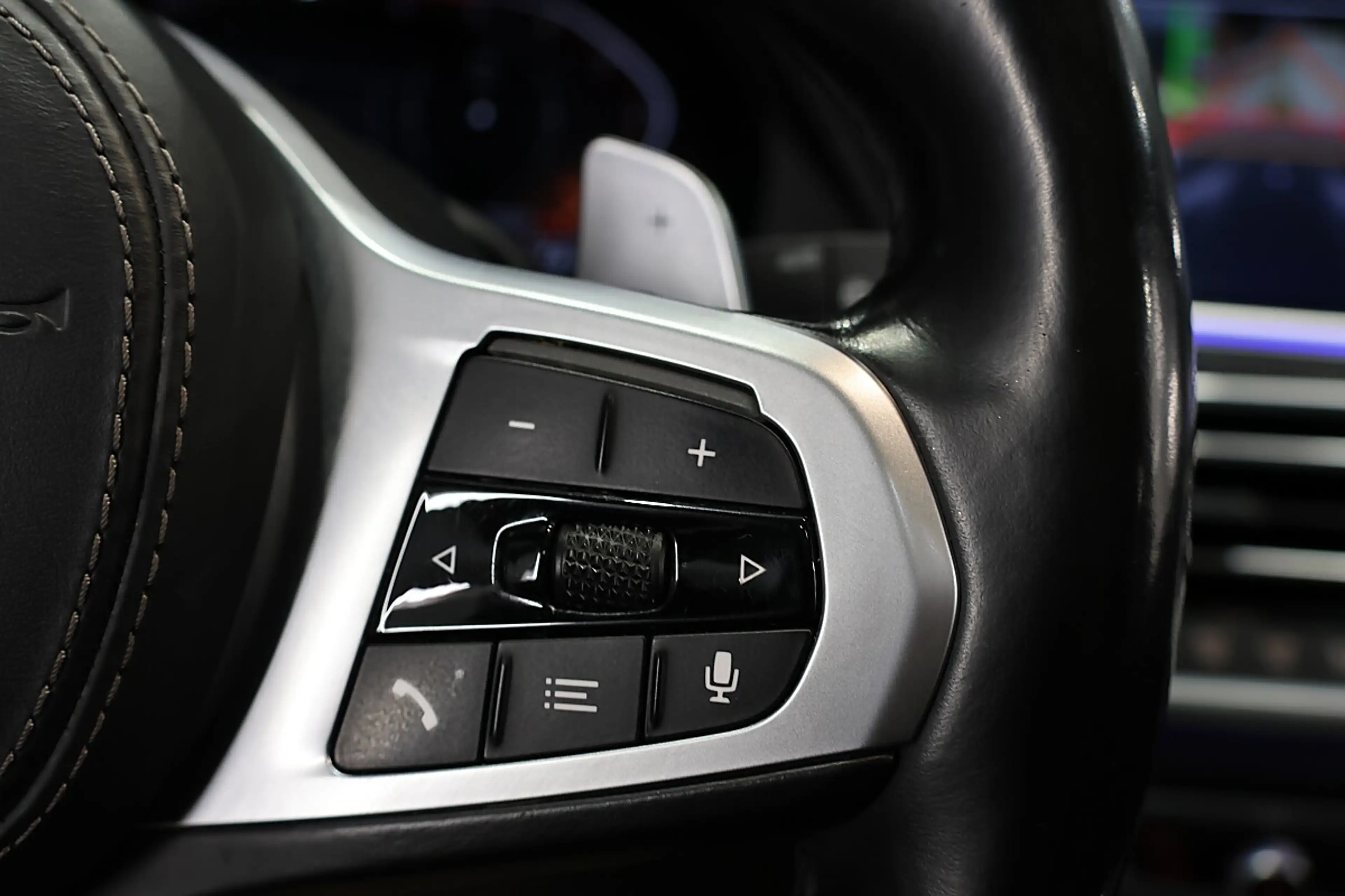 BMW X7 xDrive40d M Sport – Black Sapphire Metallic | S... — photo 15
