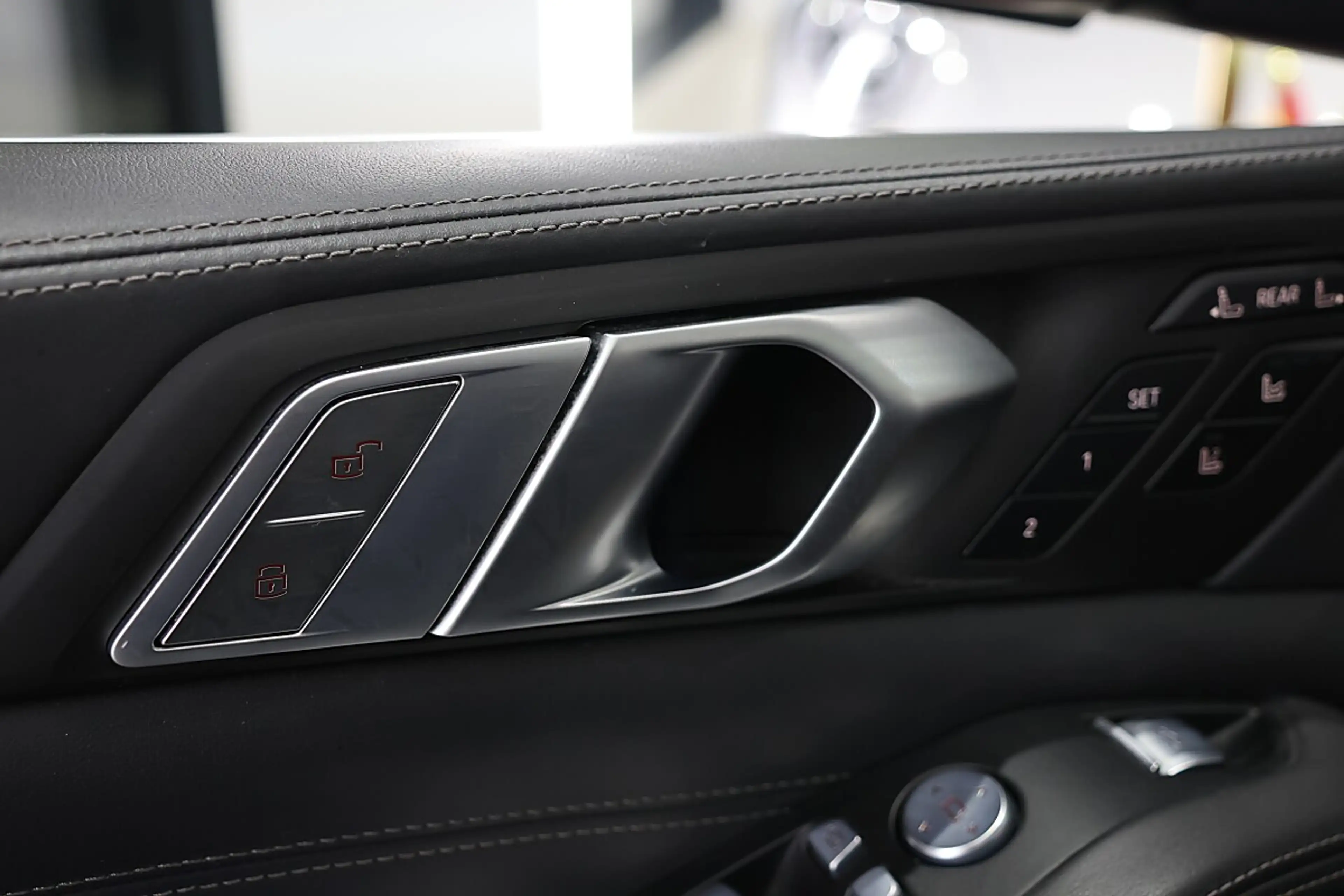 BMW X7 xDrive40d M Sport – Black Sapphire Metallic | S... — photo 8
