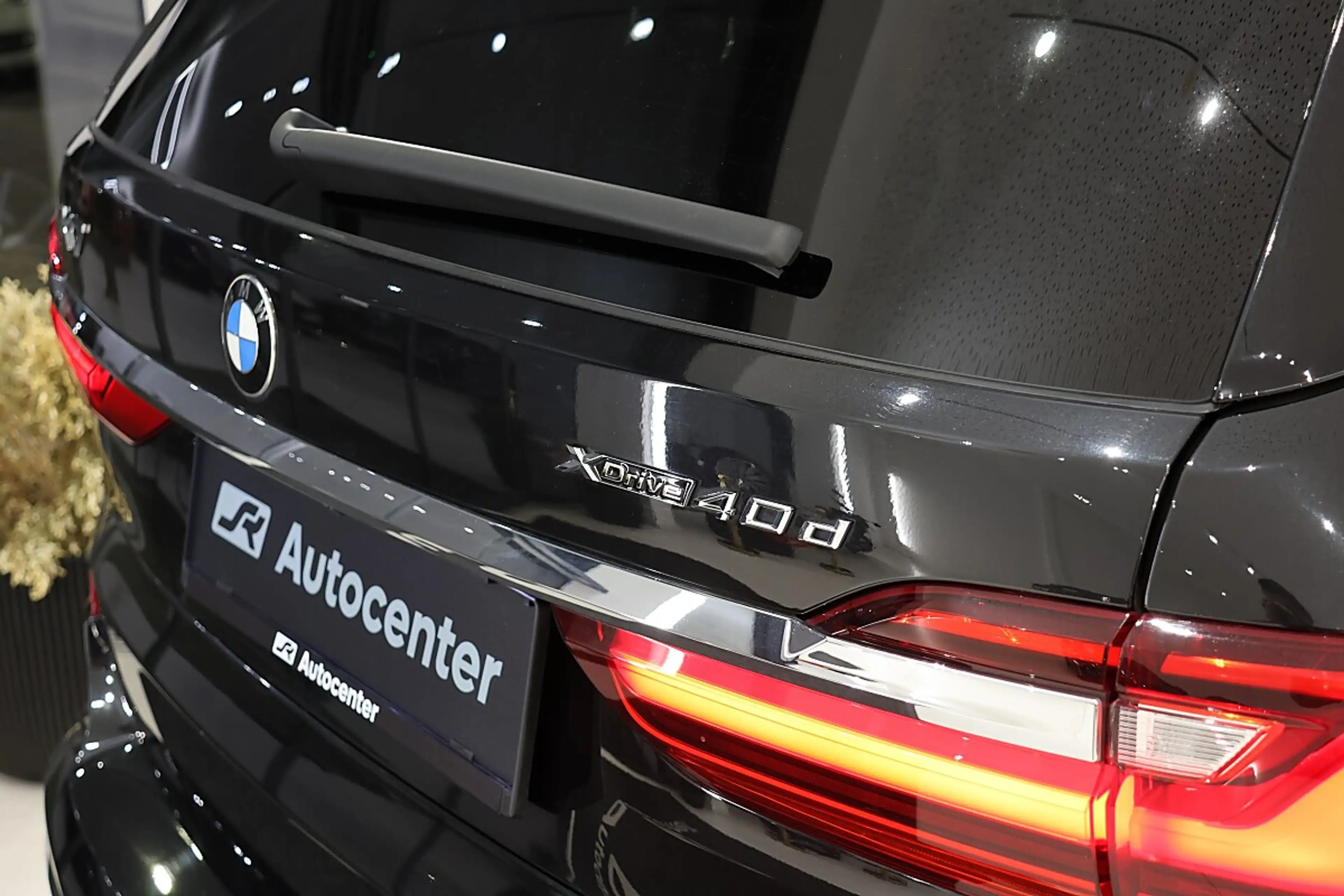 BMW X7 xDrive40d M Sport – Black Sapphire Metallic | S... — photo 6