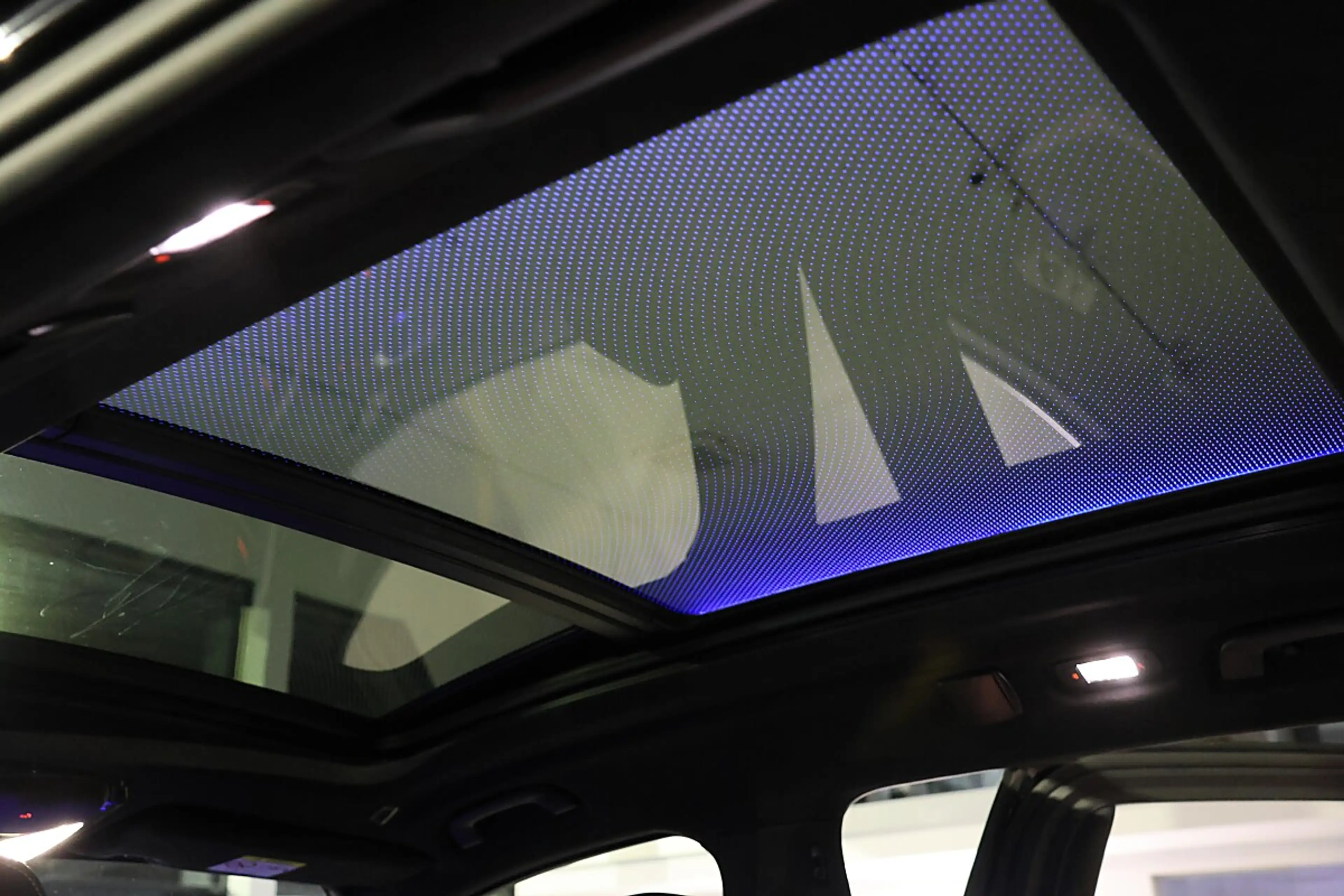 BMW X7 xDrive40d M Sport – Black Sapphire Metallic | S... — photo 4