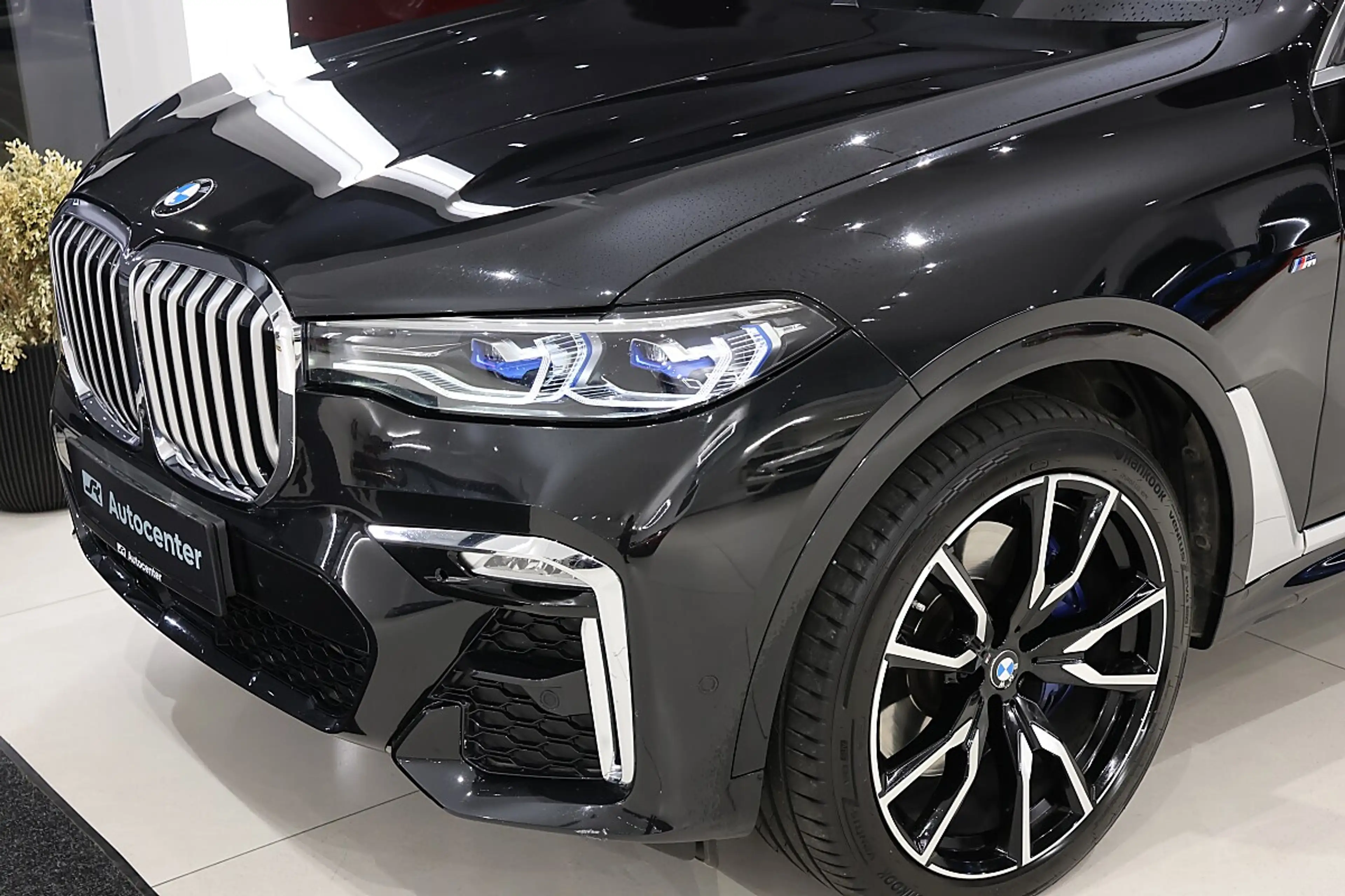 BMW X7 xDrive40d M Sport – Black Sapphire Metallic | S... — photo 2