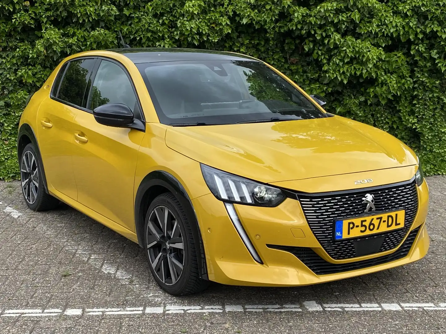 Peugeot 208 1.2T 130pk GT | Camera | Navigatie | Stoelverwarmi Geel - 2