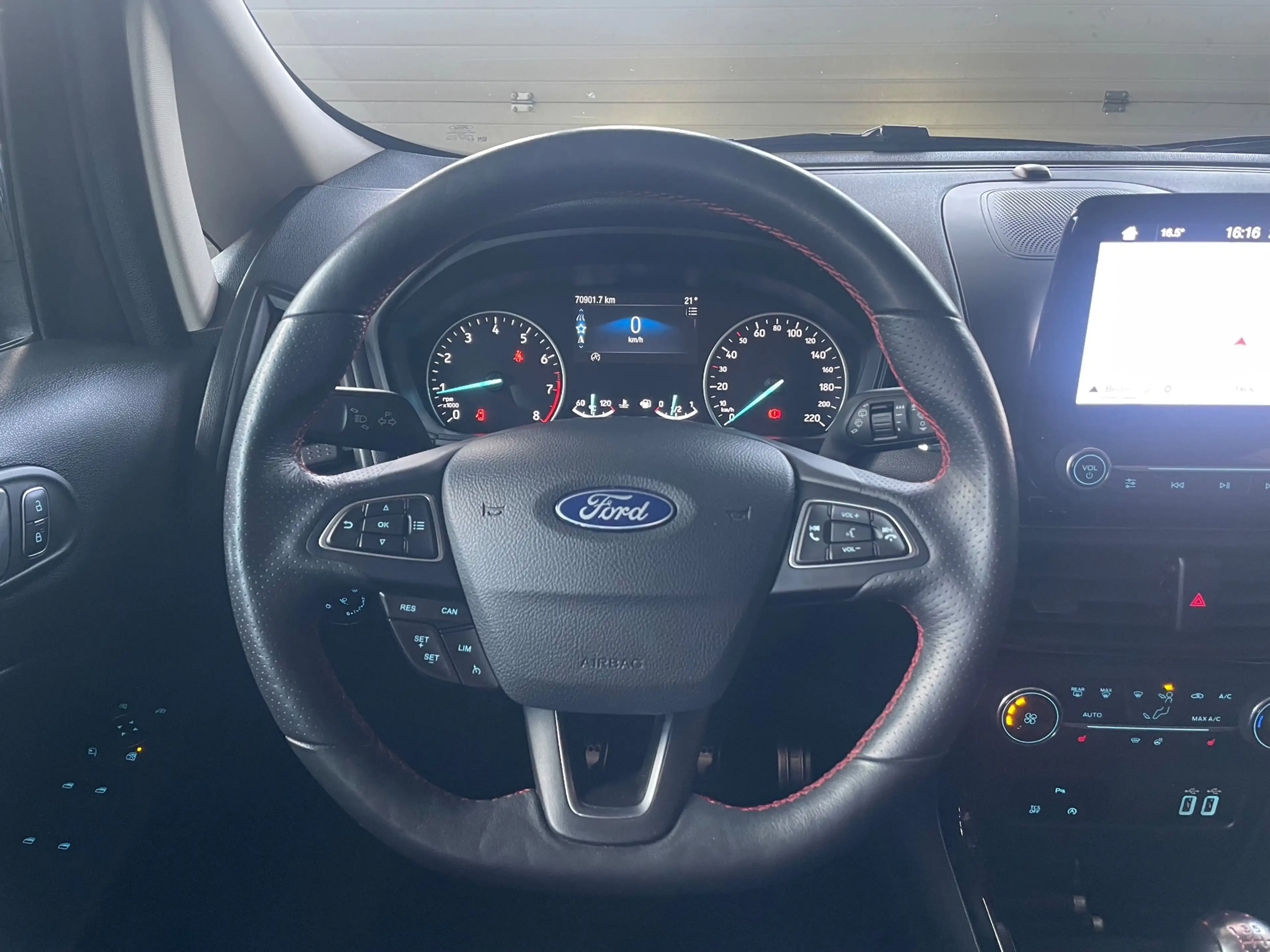 Ford EcoSport 1.0 ST-Line PANO WINTERPACK CARPLAY CLIMA CAMERA — photo 8