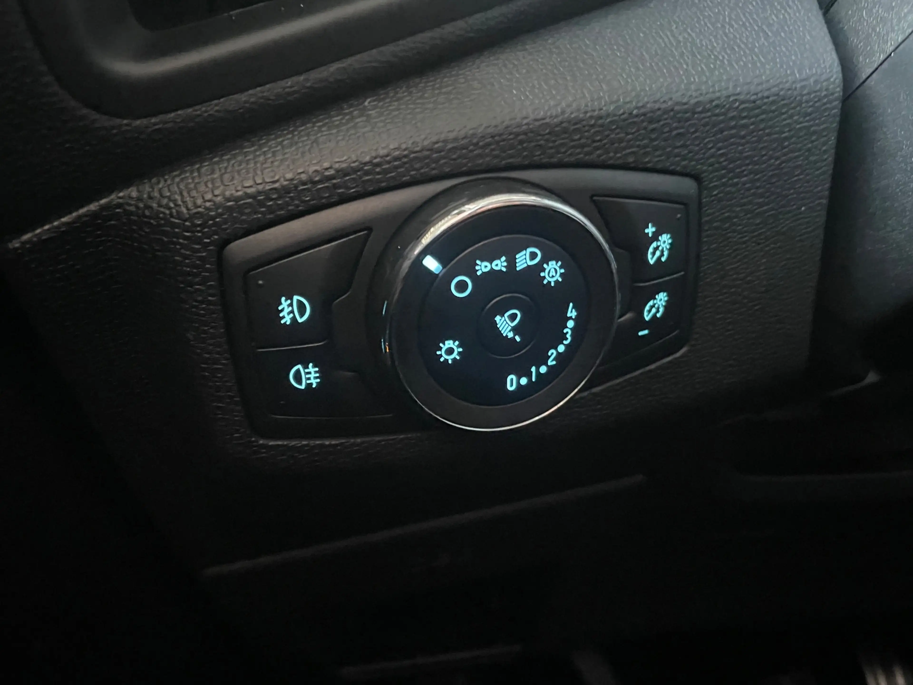 Ford EcoSport 1.0 ST-Line PANO WINTERPACK CARPLAY CLIMA CAMERA — photo 24