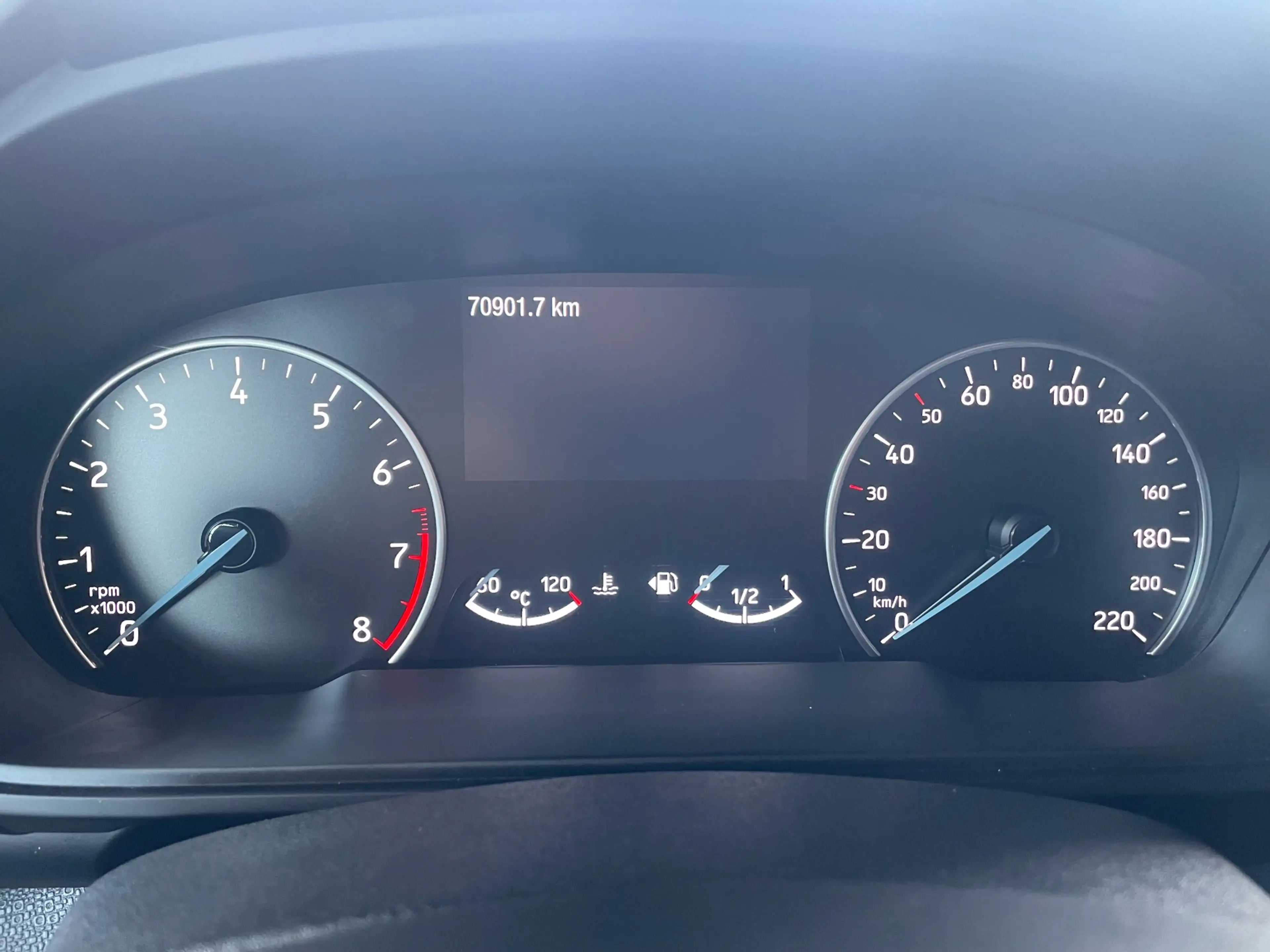 Ford EcoSport 1.0 ST-Line PANO WINTERPACK CARPLAY CLIMA CAMERA — photo 13