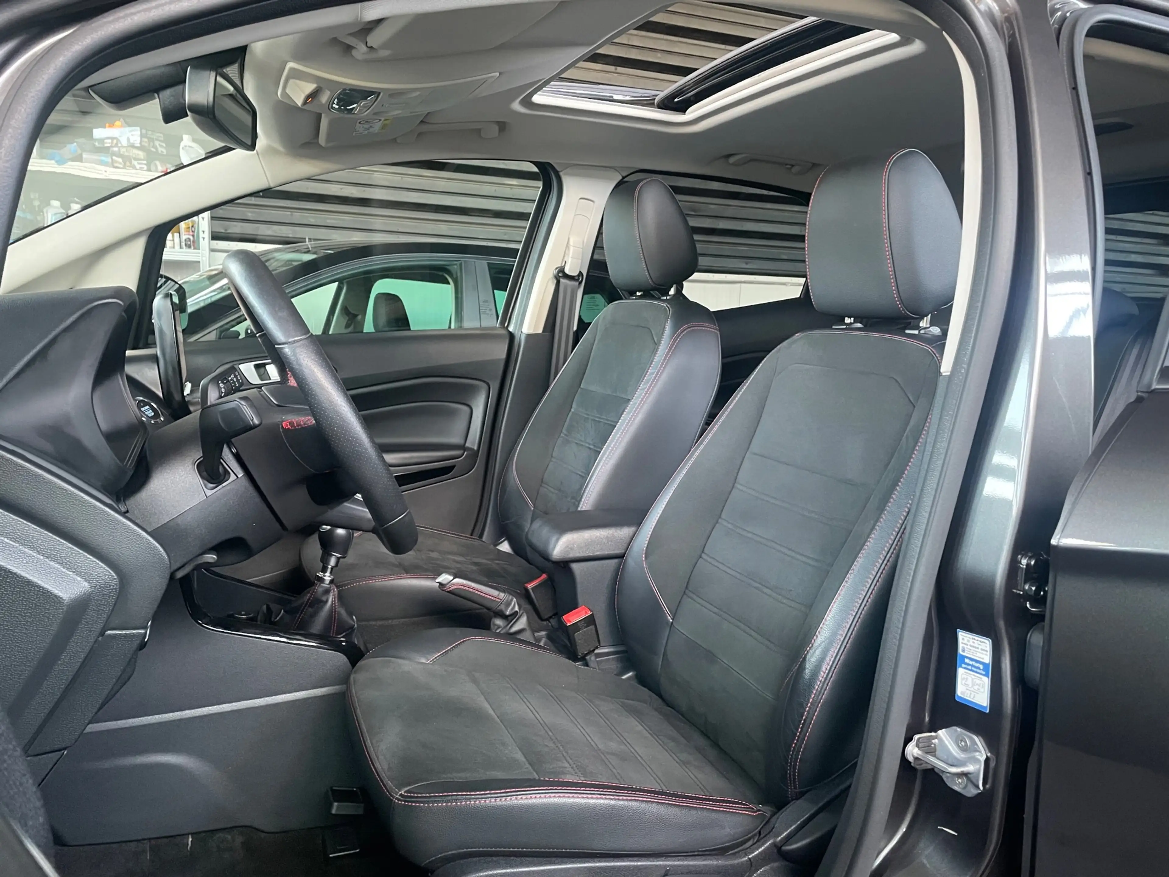 Ford EcoSport 1.0 ST-Line PANO WINTERPACK CARPLAY CLIMA CAMERA — photo 10