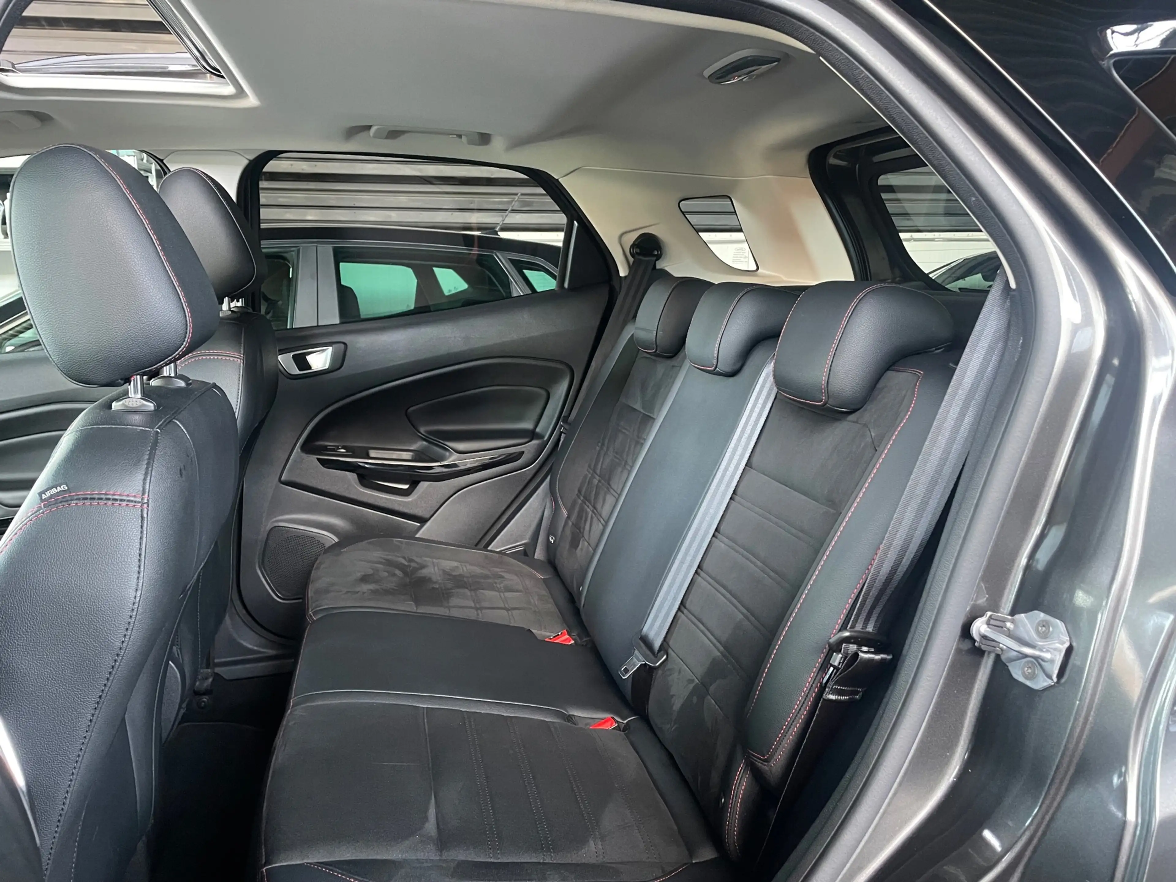 Ford EcoSport 1.0 ST-Line PANO WINTERPACK CARPLAY CLIMA CAMERA — photo 11