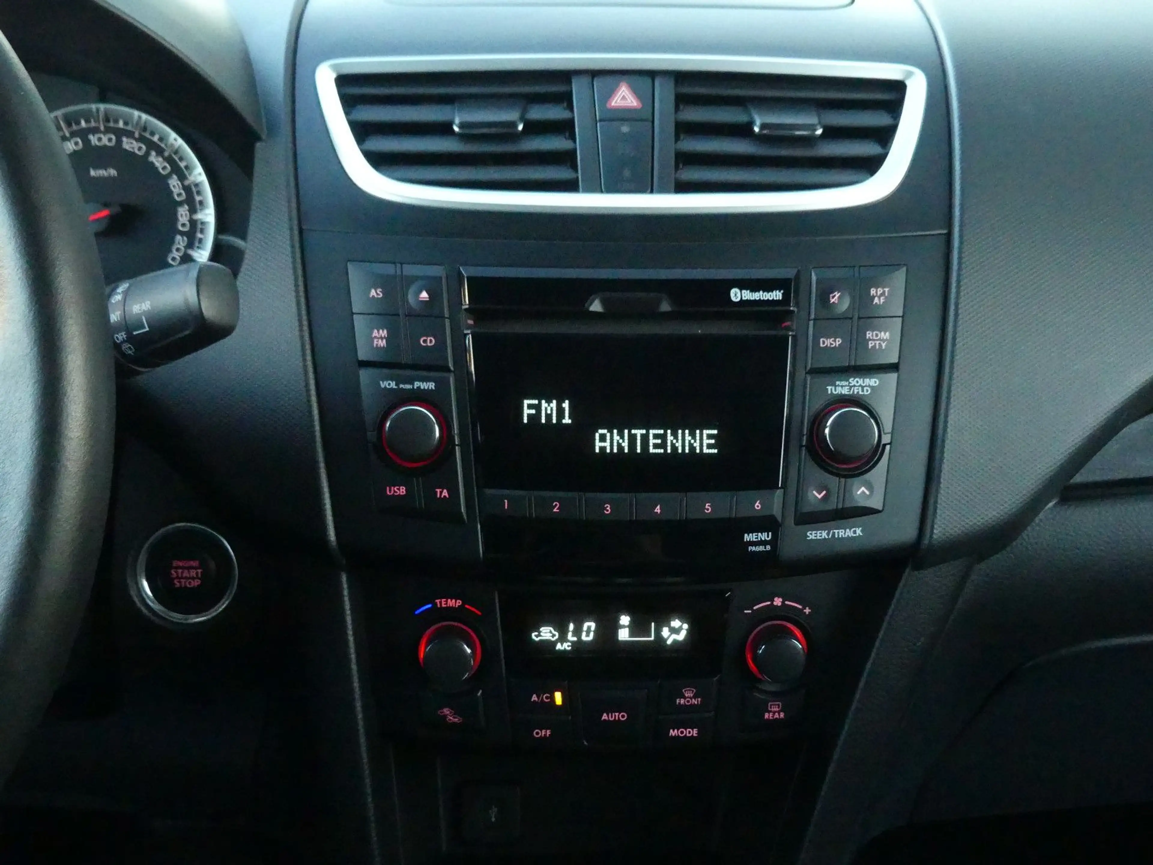 Suzuki Swift Club LED Sitzhzg Klima Temp. Bluet. 1.Hand — photo 14