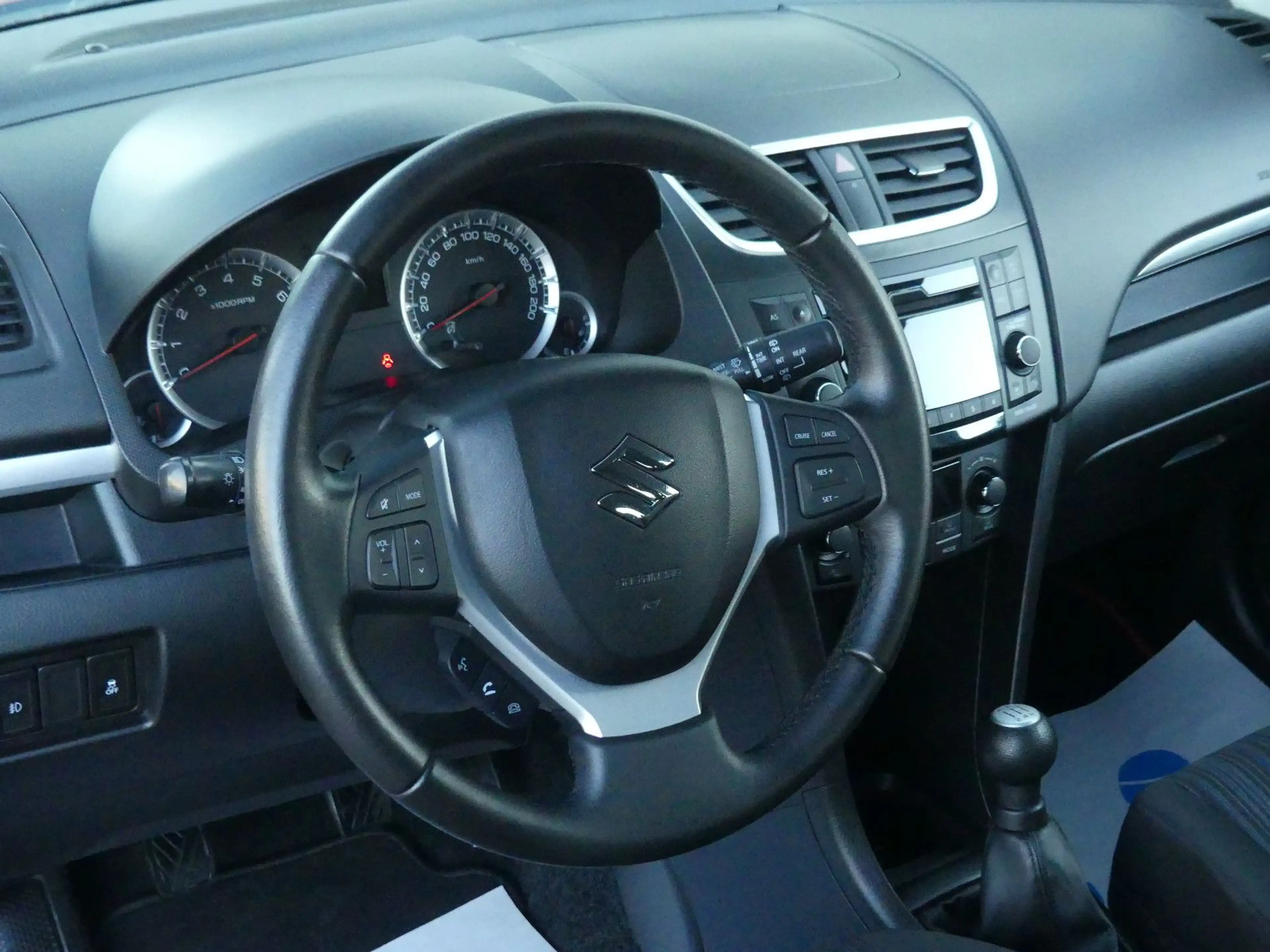 Suzuki Swift Club LED Sitzhzg Klima Temp. Bluet. 1.Hand — photo 11