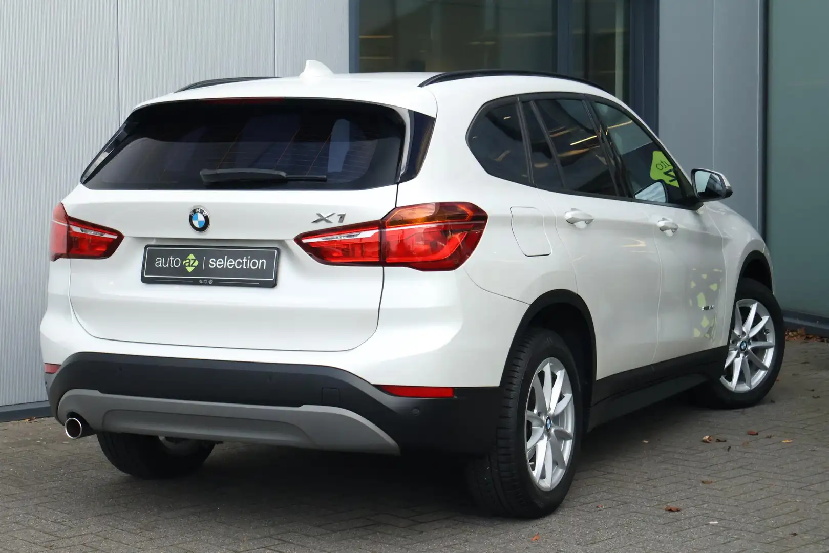 BMW X1 sDrive18d Executive Weiß - 2