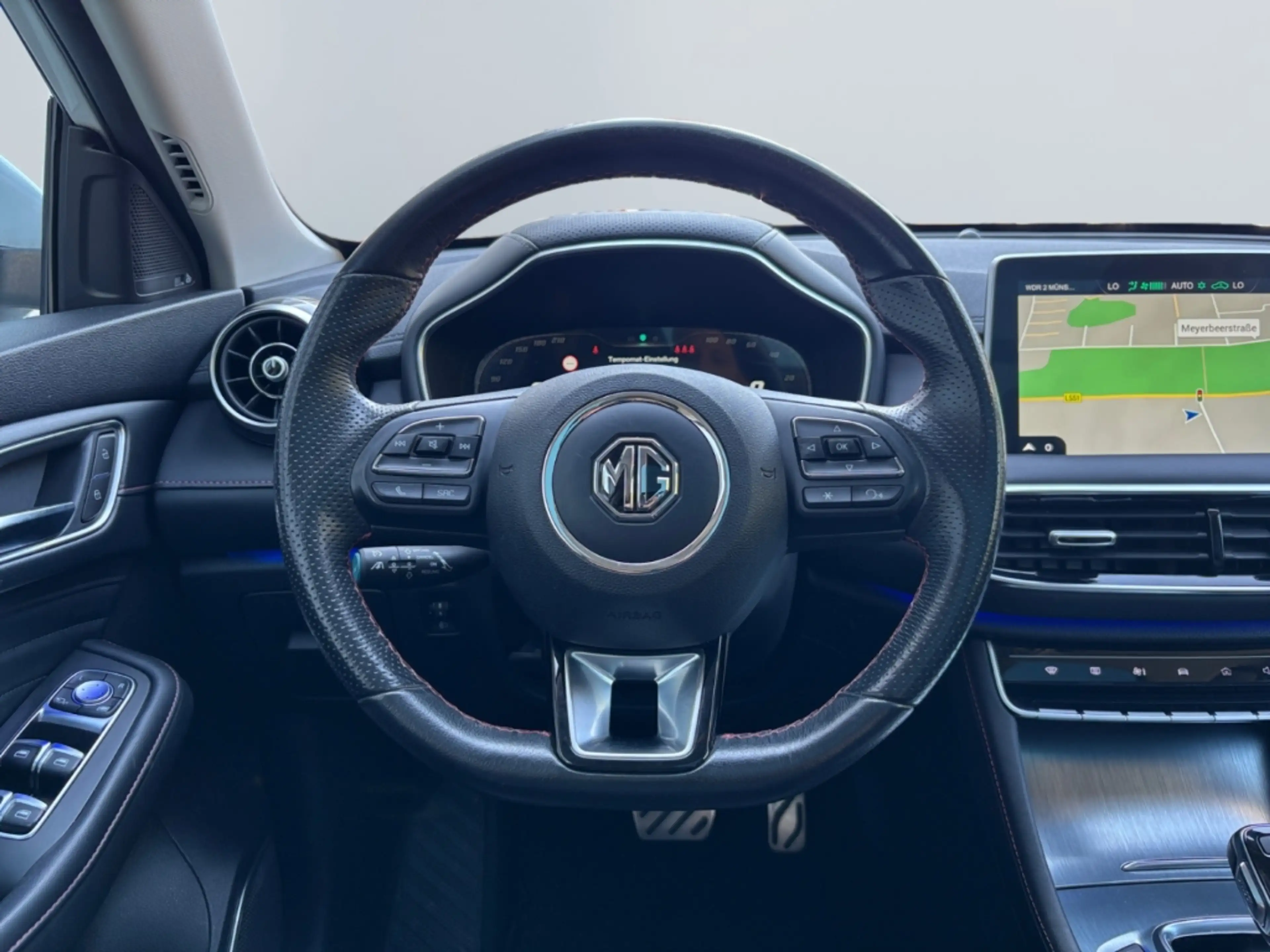 MG EHS Luxury *LED*Pano*360°*Leder*SHZ*CarPlay* — photo 11
