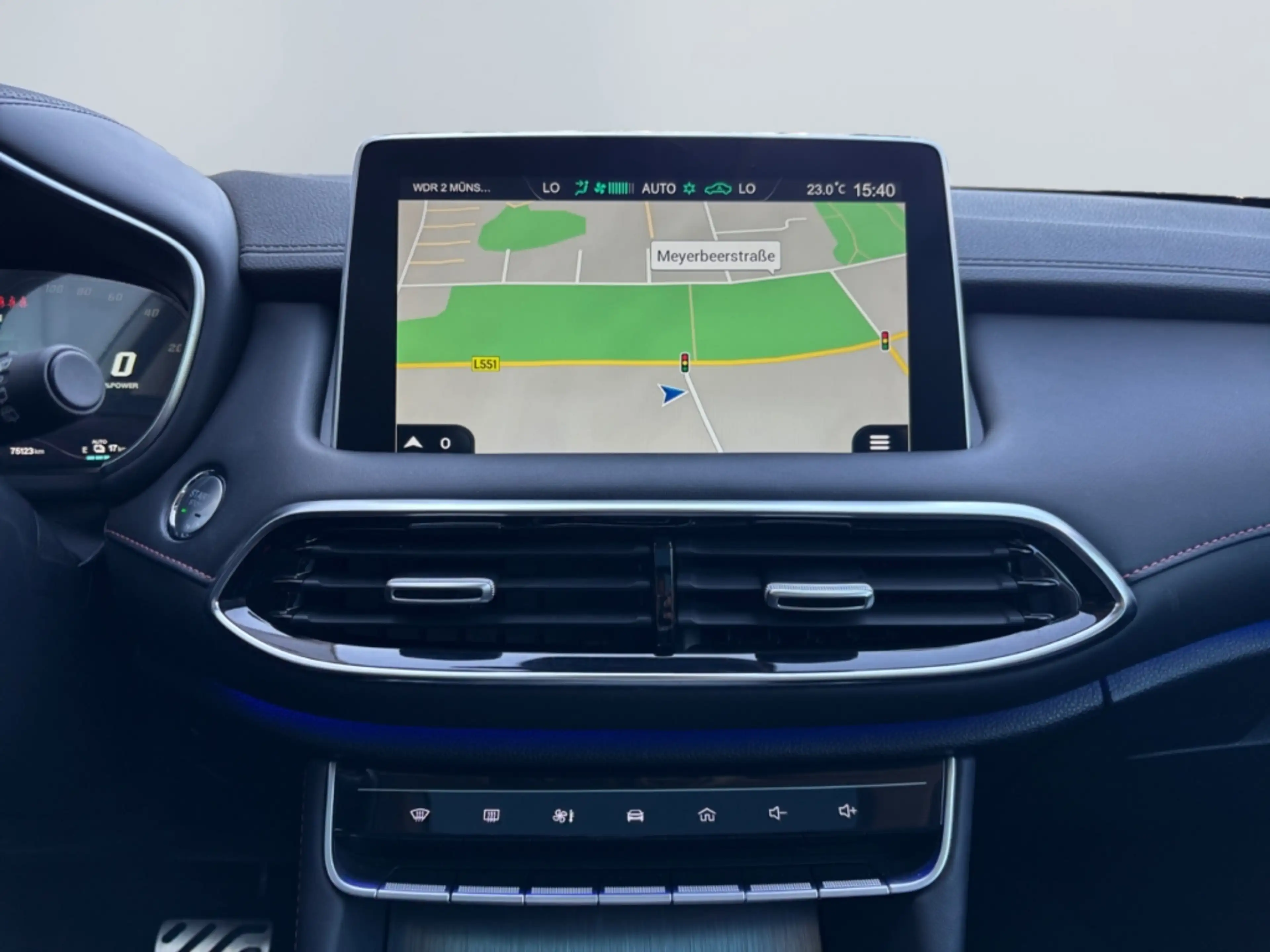 MG EHS Luxury *LED*Pano*360°*Leder*SHZ*CarPlay* — photo 14