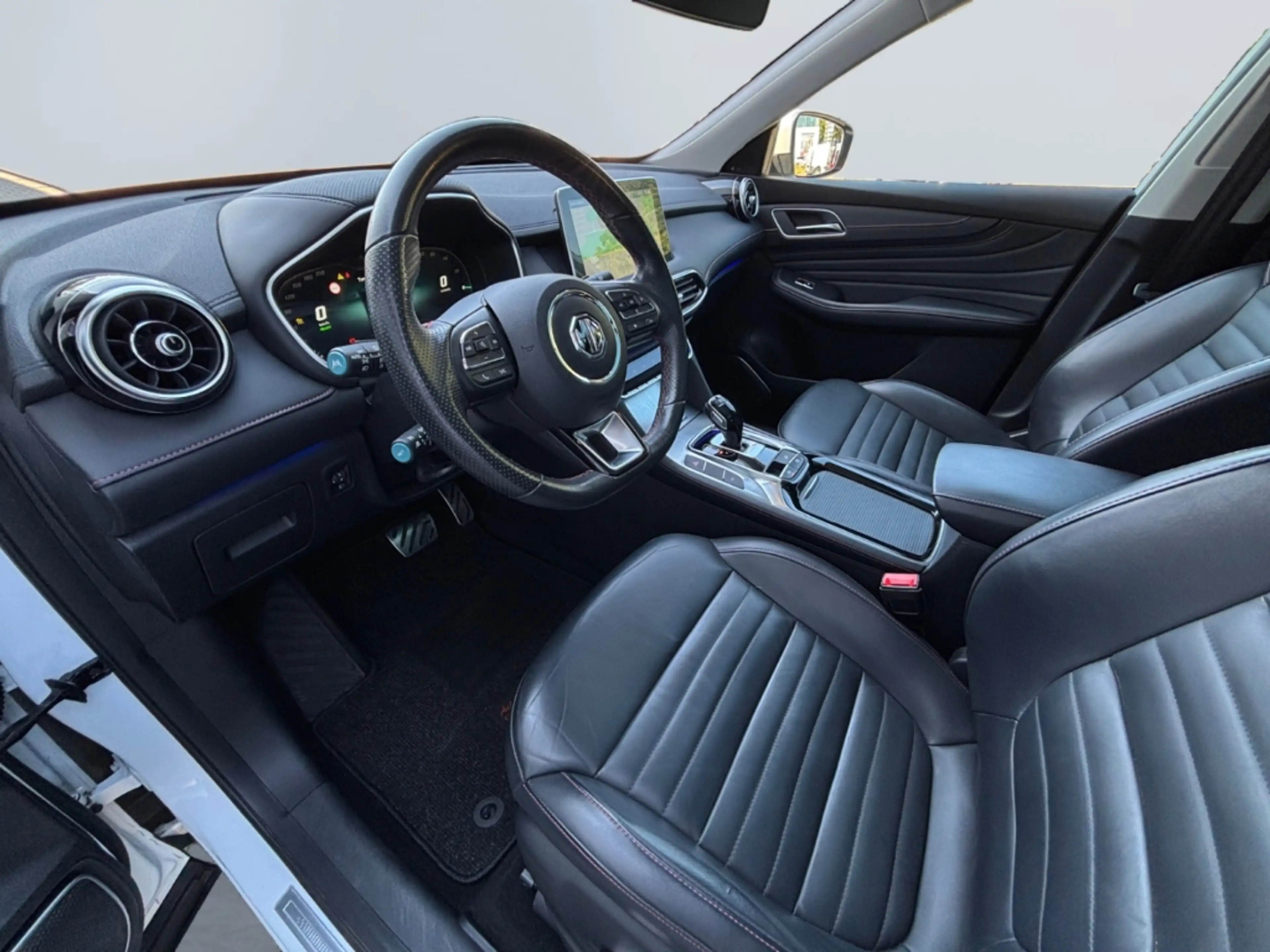 MG EHS Luxury *LED*Pano*360°*Leder*SHZ*CarPlay* — photo 8