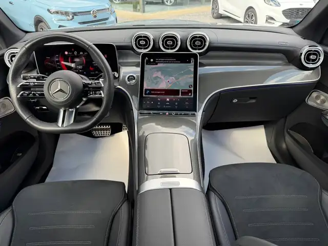 Mercedes-Benz 220 view 6