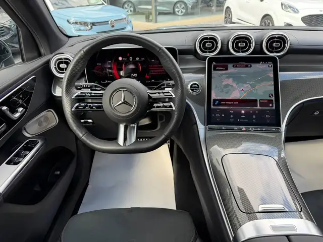 Mercedes-Benz 220 view 7