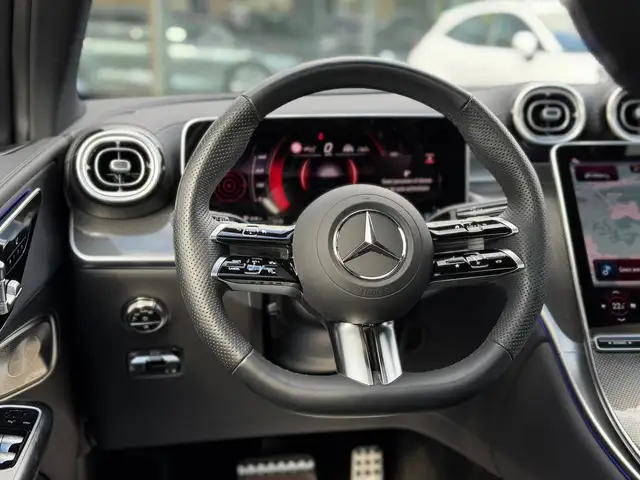 Mercedes-Benz 220 view 8